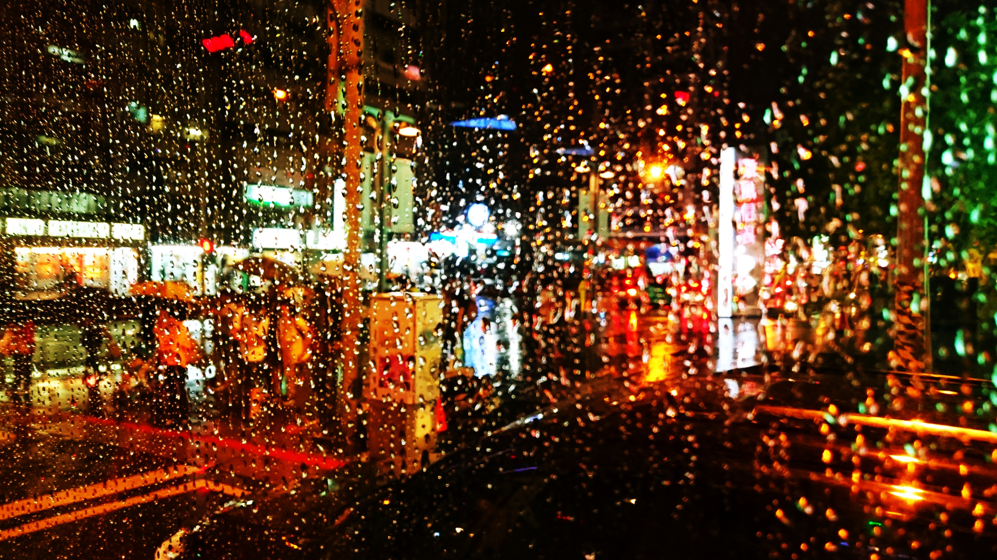 Sony Xperia Z3+ sample photo. Rainy city photography