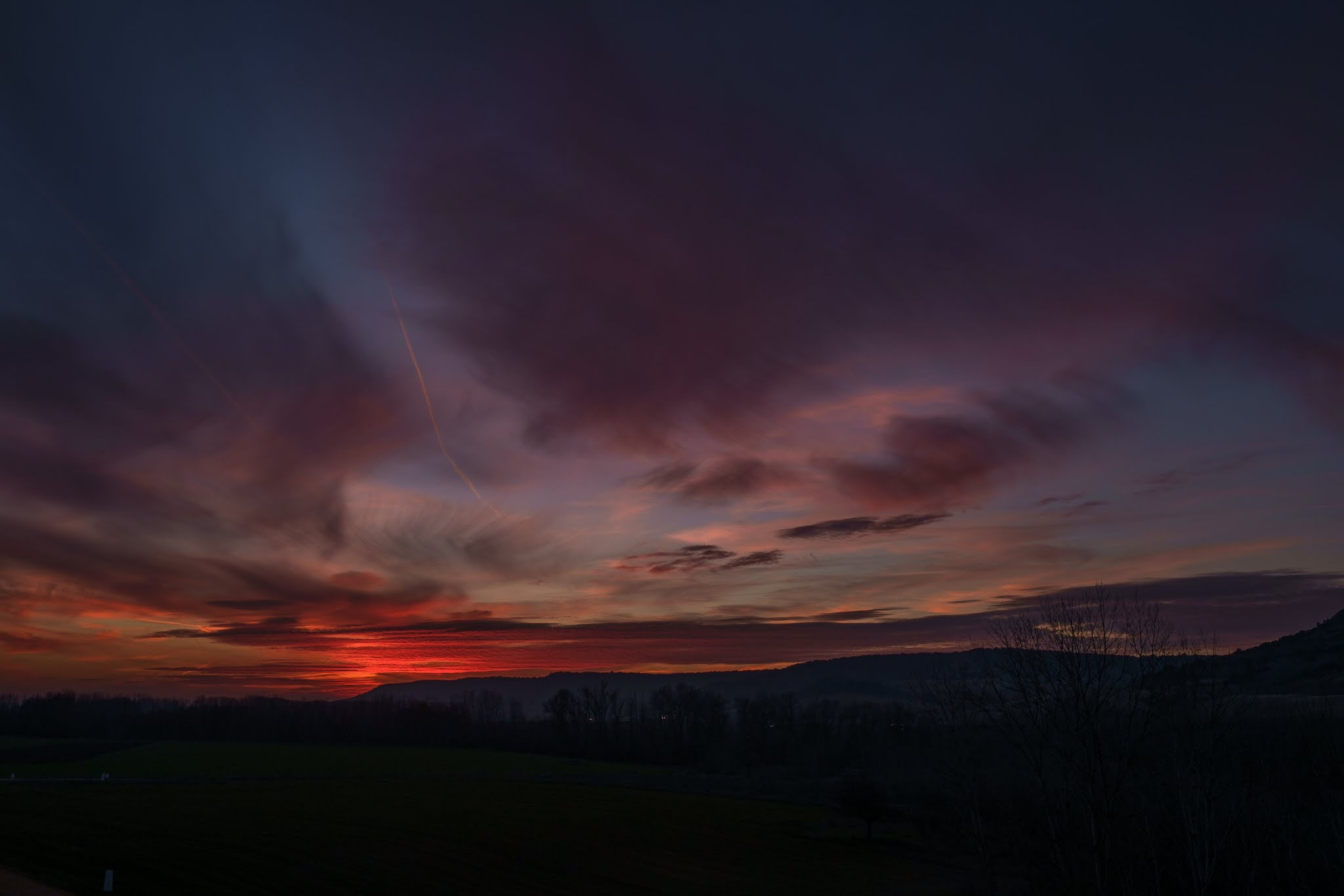Fujifilm X-Pro1 + Fujifilm XF 23mm F1.4 R sample photo. El cielo es rojo, como el infierno. photography