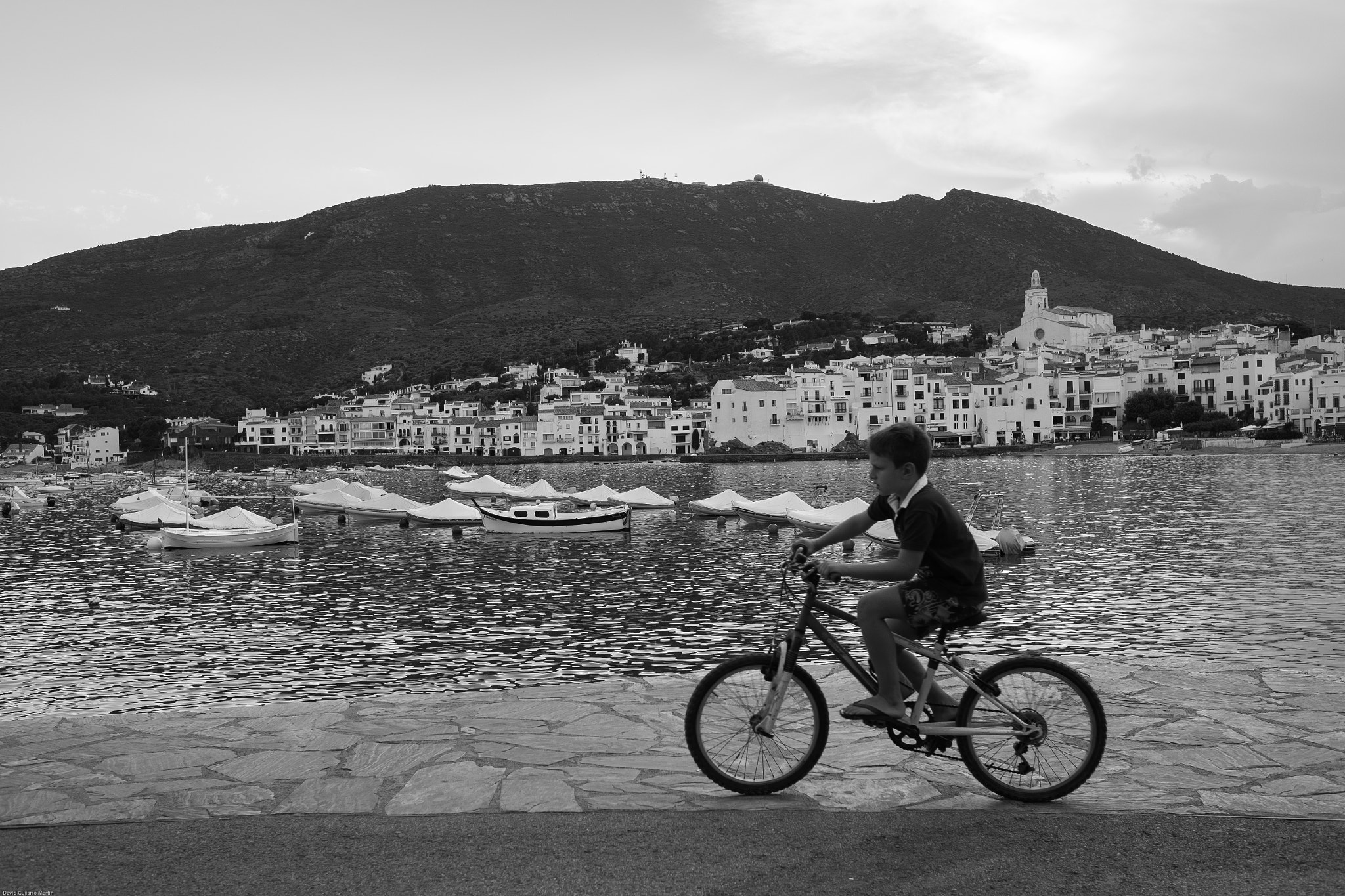 Fujifilm X-Pro1 + Fujifilm XF 23mm F1.4 R sample photo. El niño de la bicicleta photography