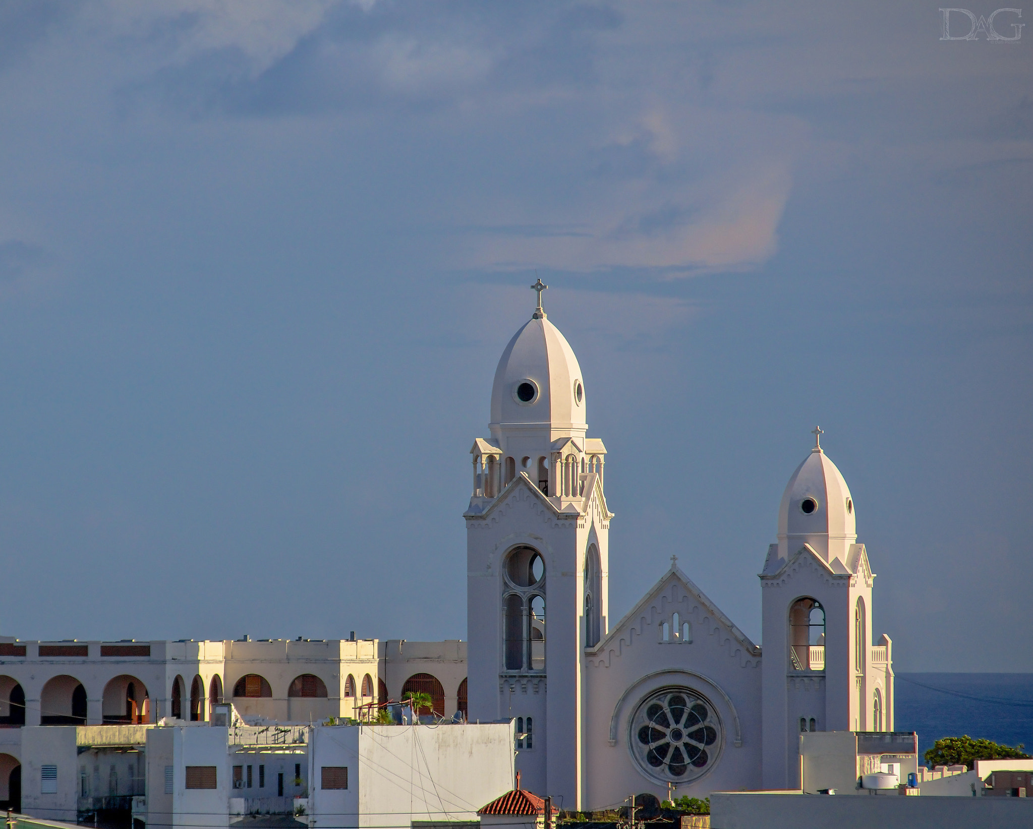 Sony SLT-A77 + Sigma 18-250mm F3.5-6.3 DC OS HSM sample photo. Weisse kirche in san juan - puerto rico photography