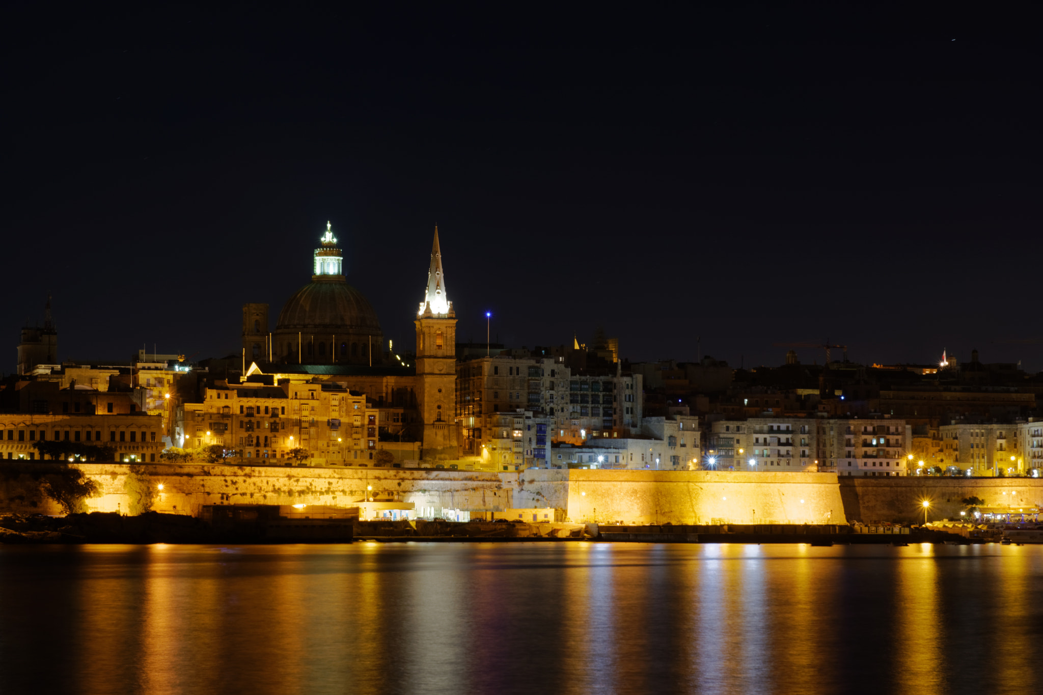 Canon EOS 60D + Canon TAMRON SP 17-50mm f/2.8 Di II VC B005 sample photo. Valletta by night photography