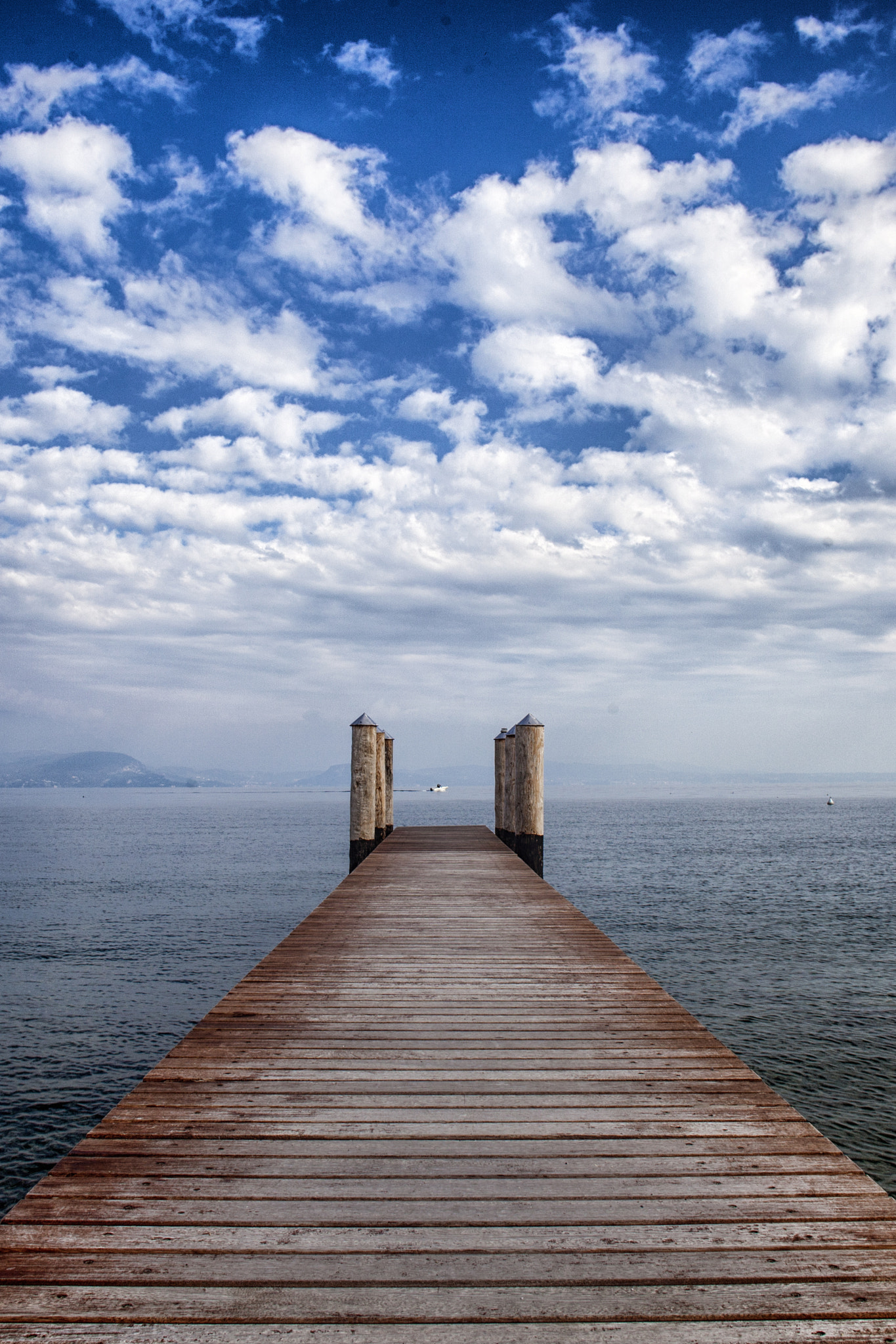 Canon EF 20mm F2.8 USM sample photo. Garda lake photography