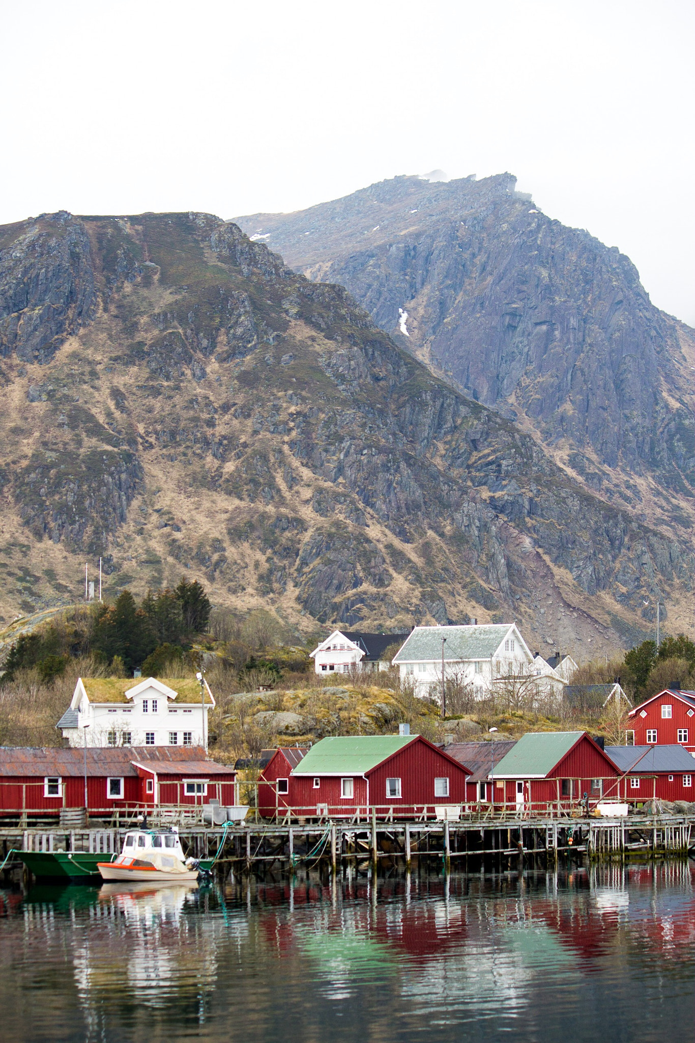 Canon EF-S 55-250mm F4-5.6 IS sample photo. Ballstad, lofoten. photography