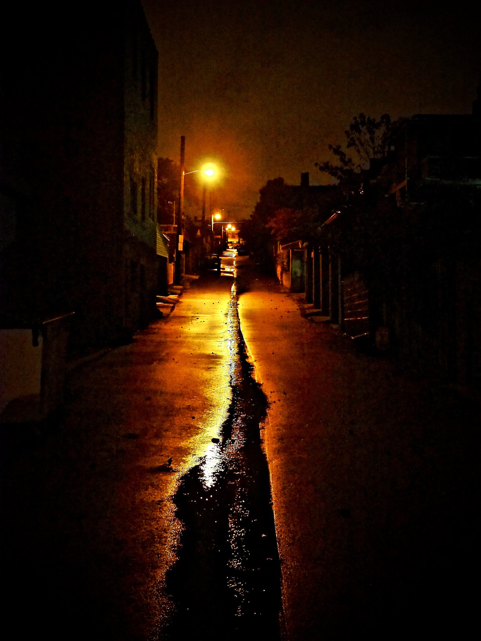Olympus M.Zuiko Digital 25mm F1.8 sample photo. Alleyway rivulet photography