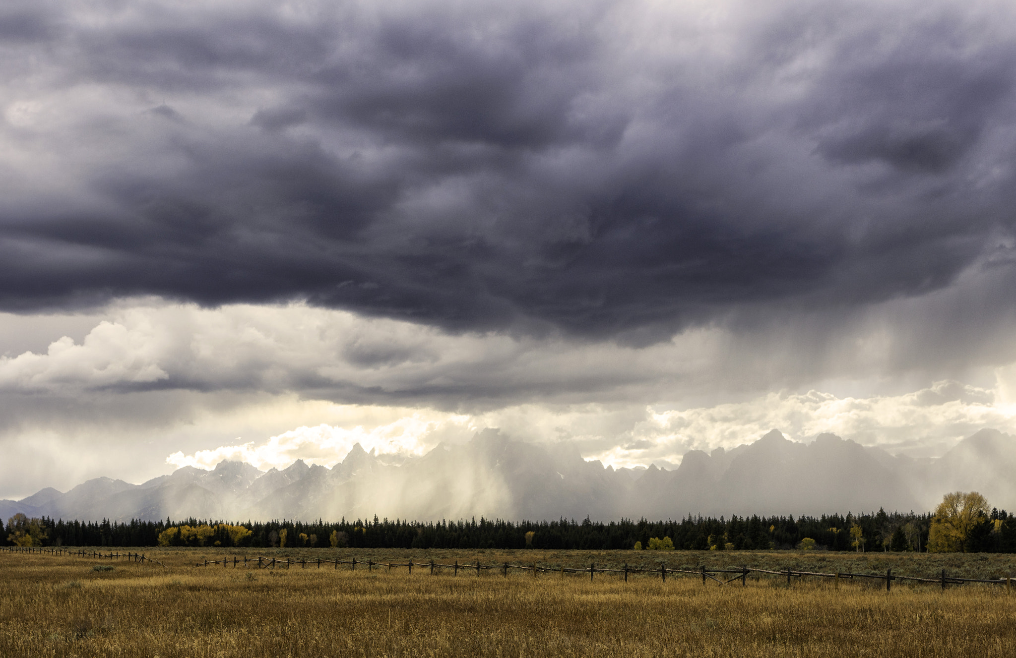 Sony a7R II + Canon EF 17-40mm F4L USM sample photo. Sun beams through the clouds photography