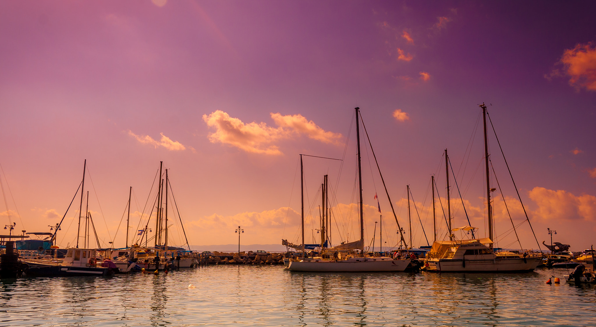 Canon EF-S 18-55mm f/3.5-5.6 USM sample photo. Sea of boats photography