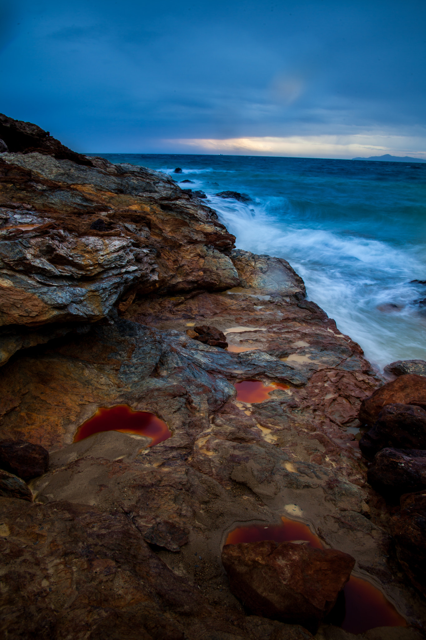 Canon EF 24-85mm F3.5-4.5 USM sample photo. Red and blue photography