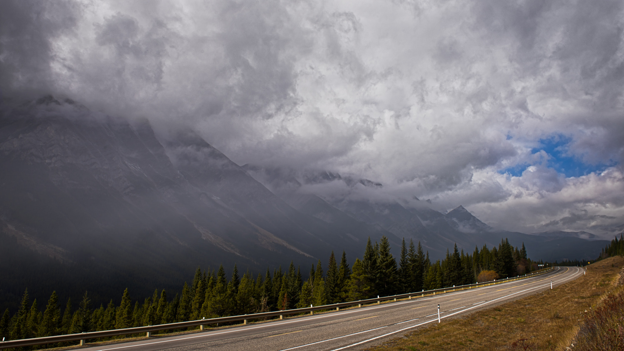 AF Zoom-Nikkor 24-120mm f/3.5-5.6D IF sample photo. Kananaskis country photography