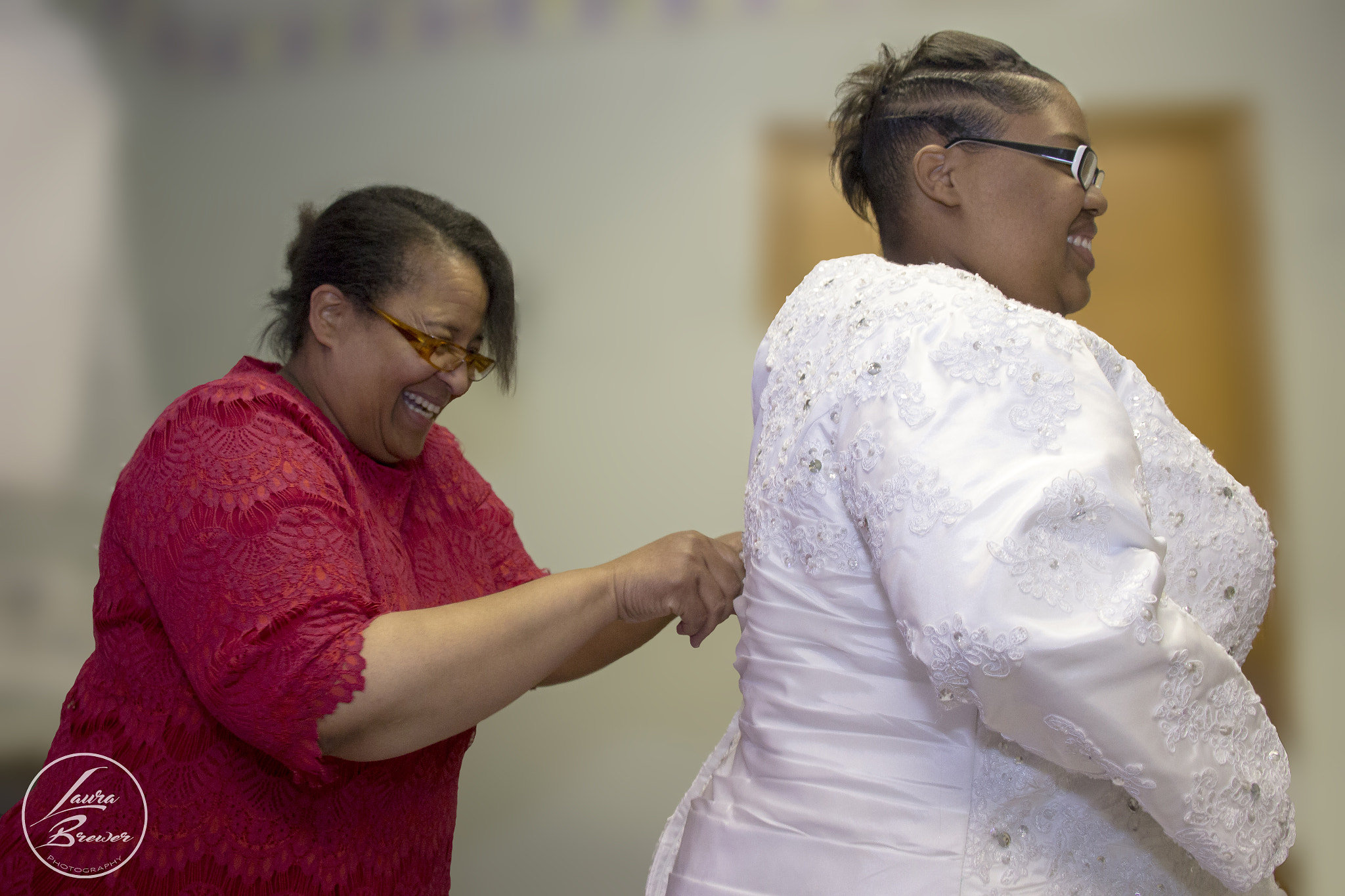 Canon EOS 1200D (EOS Rebel T5 / EOS Kiss X70 / EOS Hi) sample photo. Bride getting ready photography