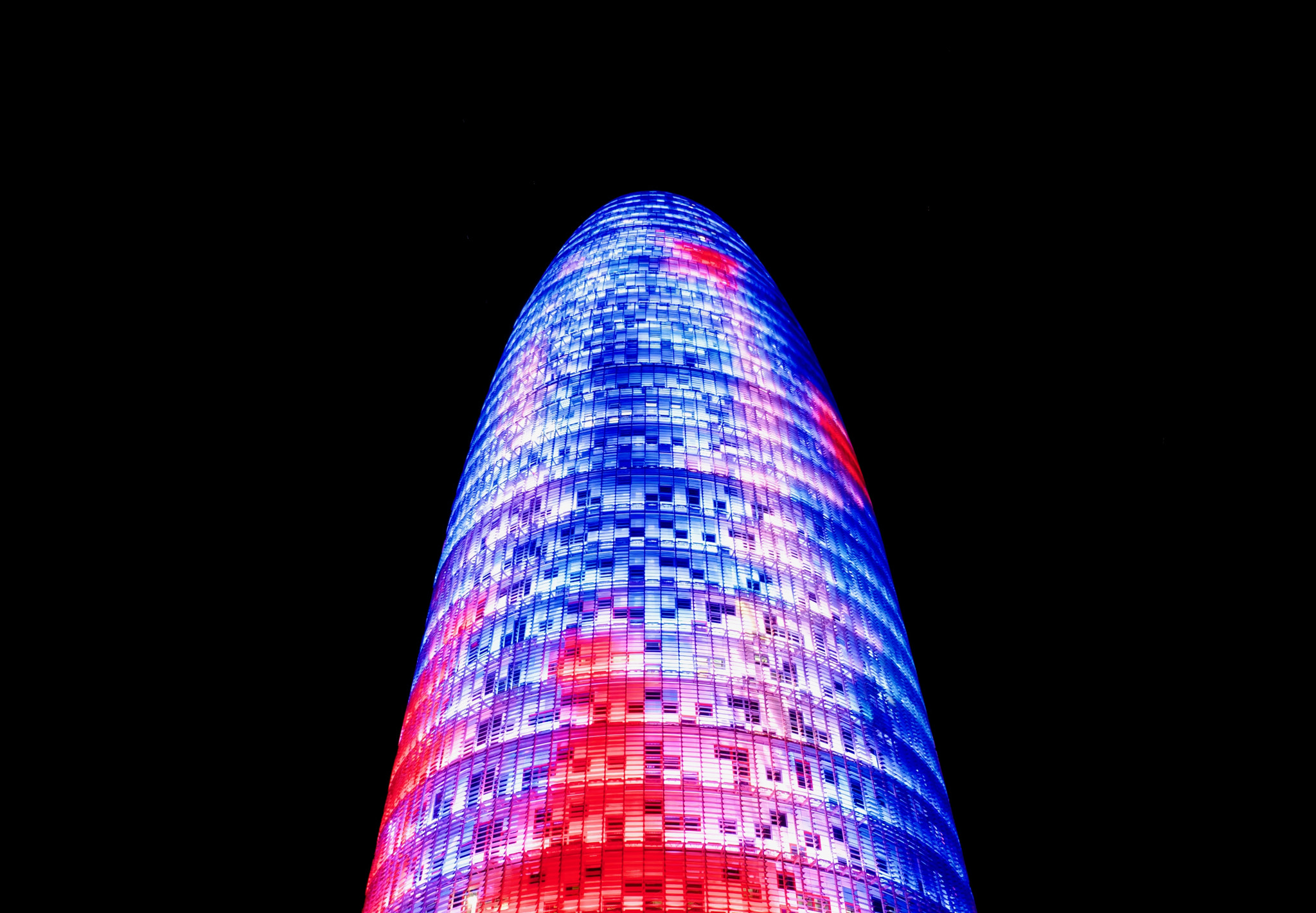 Nikon D90 + Sigma 17-70mm F2.8-4.5 DC Macro Asp. IF sample photo. Torre agbar by night, barcelona photography