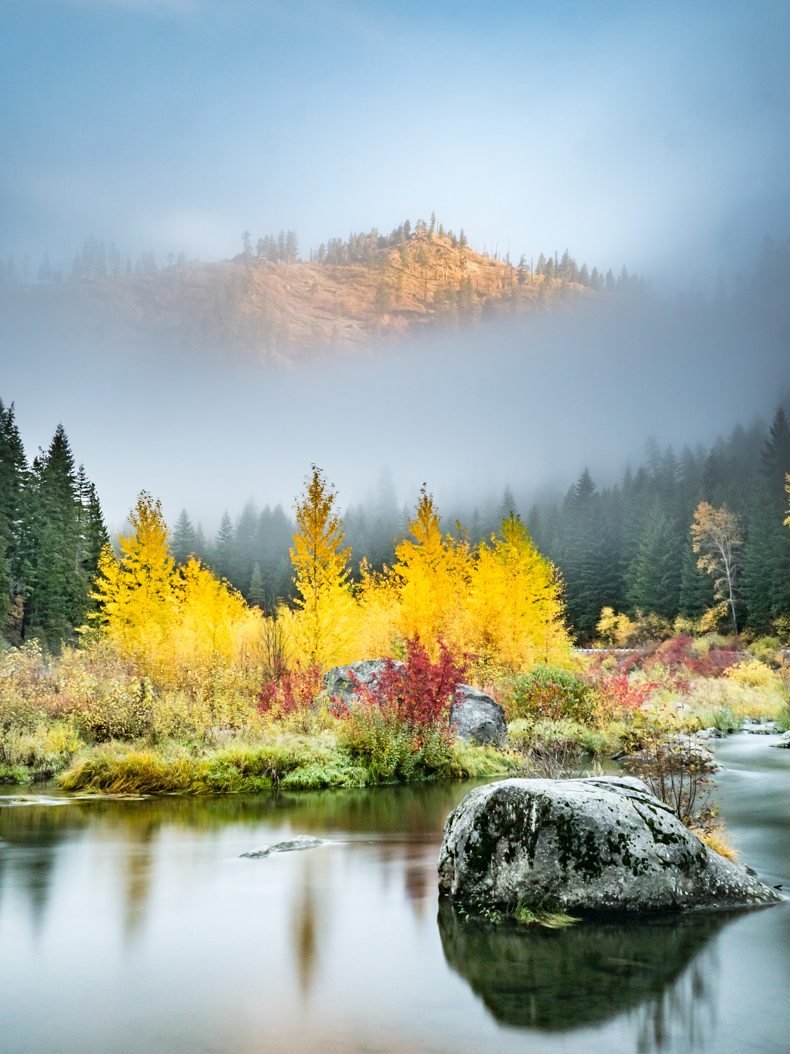 Olympus OM-D E-M5 II + Panasonic Lumix G 20mm F1.7 ASPH sample photo. Wenatchee river photography