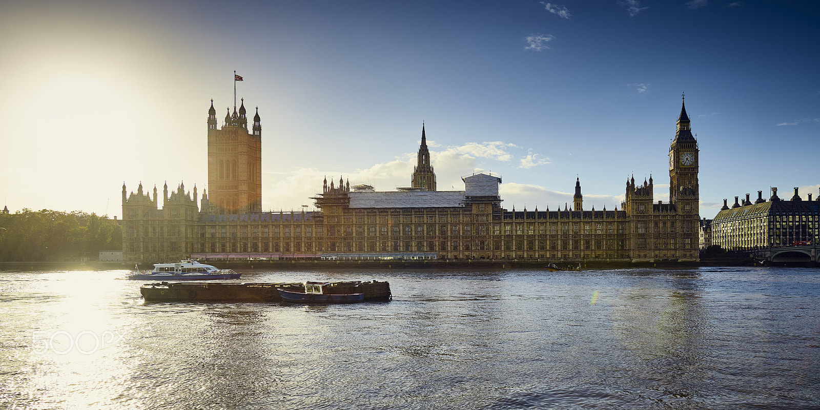 Phase One IQ250 sample photo. Against the sun - london parliament at golden hour photography