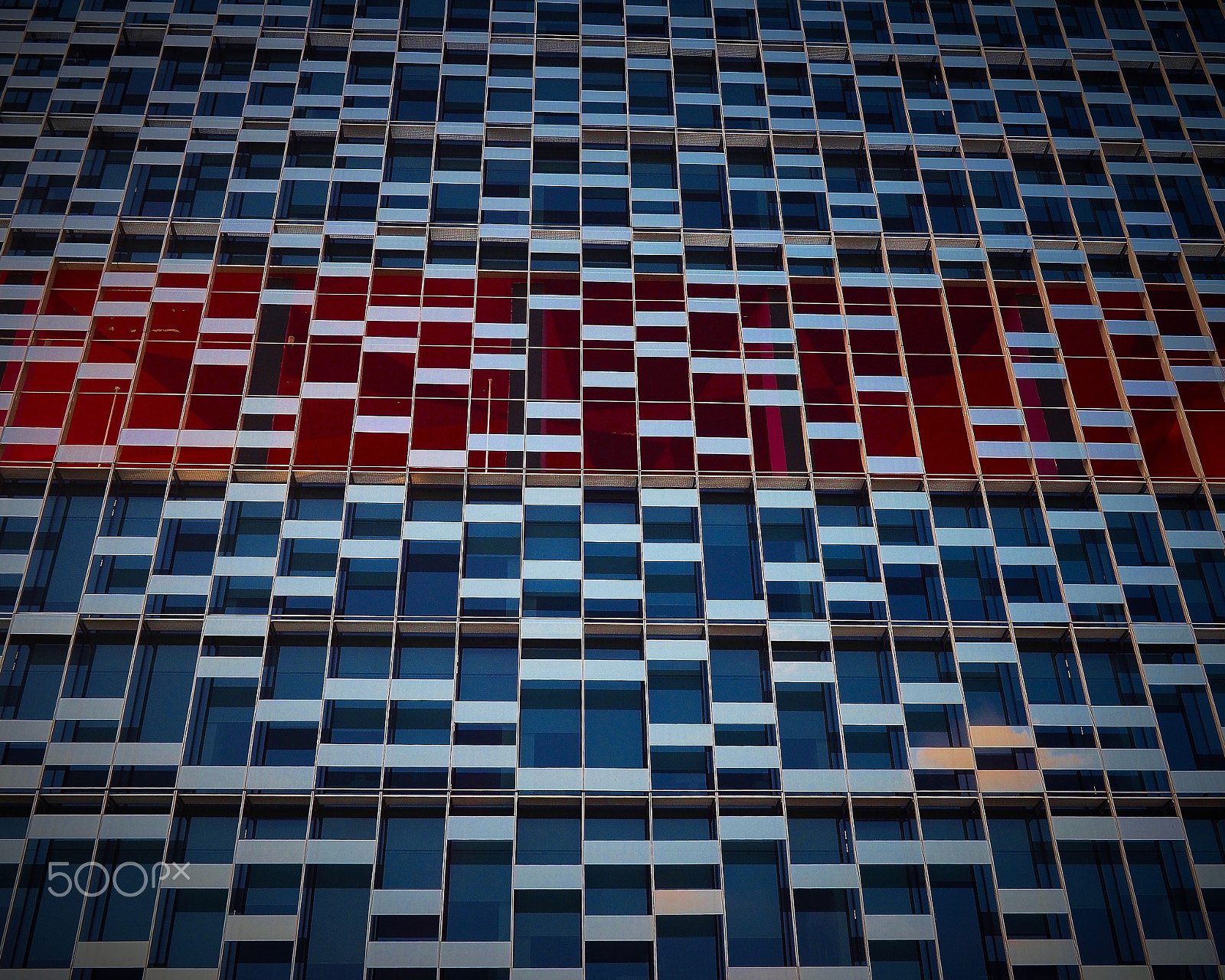 Olympus OM-D E-M10 II + OLYMPUS M.9-18mm F4.0-5.6 sample photo. Red strip photography