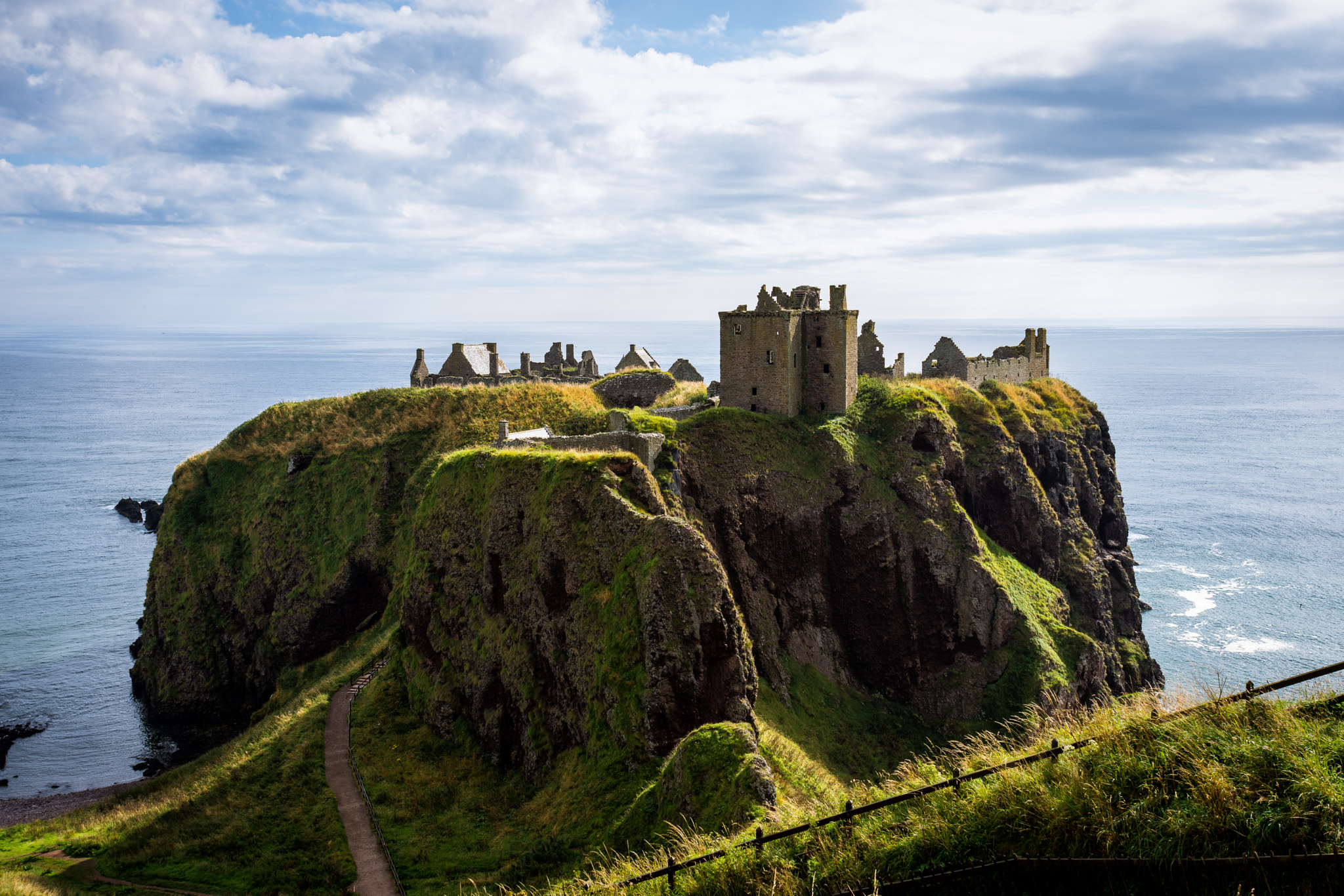 Nikon D7200 + Nikon AF Nikkor 24mm F2.8D sample photo. Dunnottar castle photography