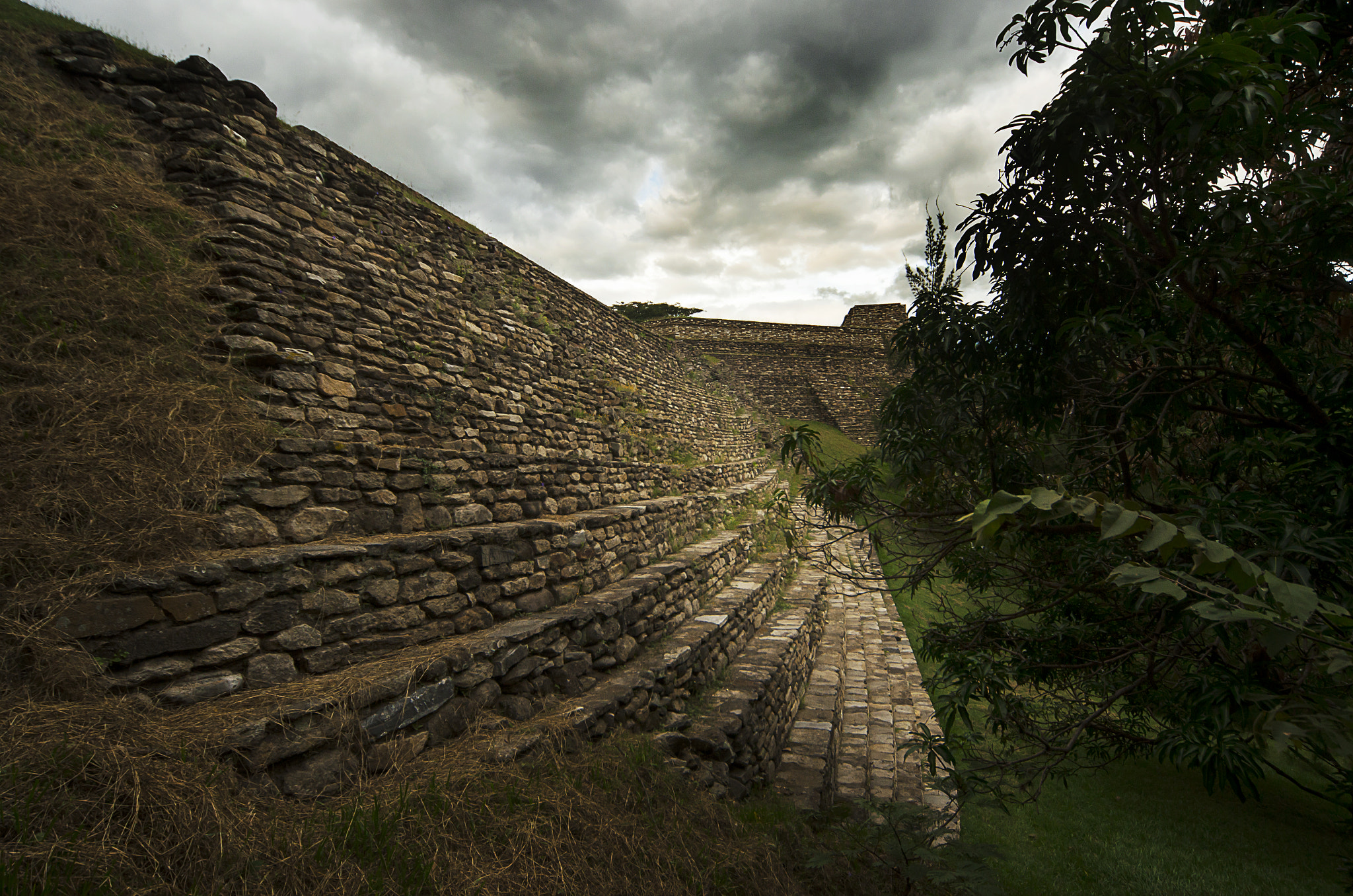 Sigma 12-24mm F4.5-5.6 EX DG Aspherical HSM sample photo. Mixco viejo city photography