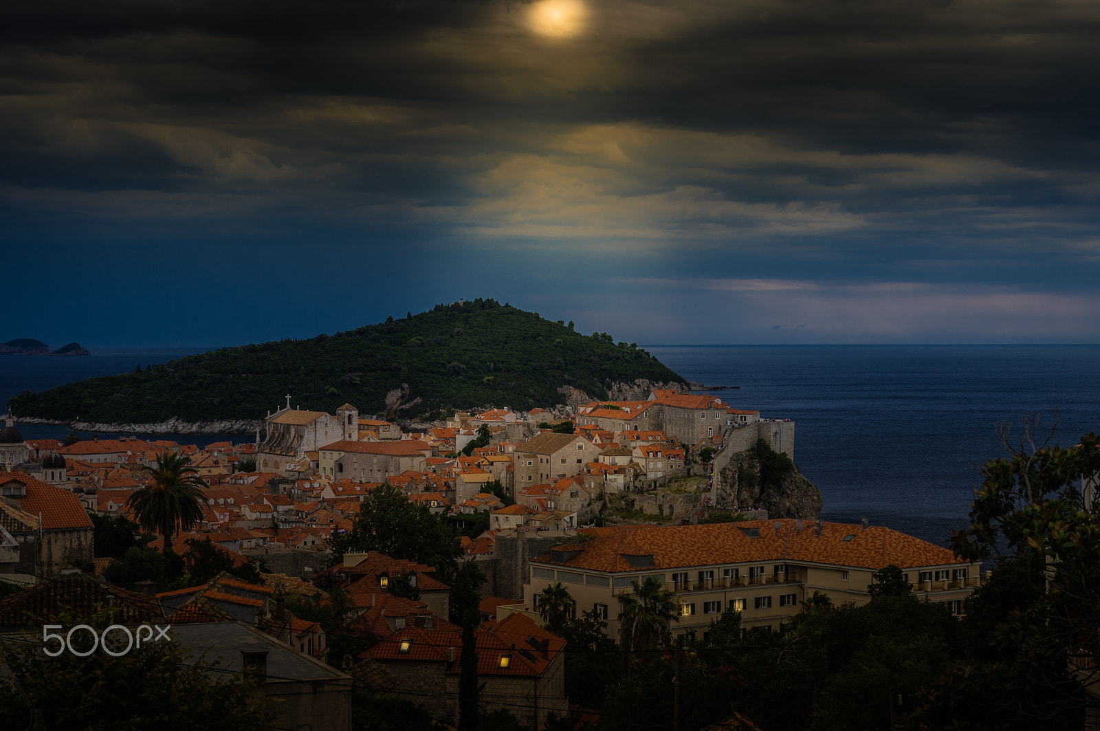 Sony SLT-A35 + Sony DT 50mm F1.8 SAM sample photo. Dubrovnik evening photography