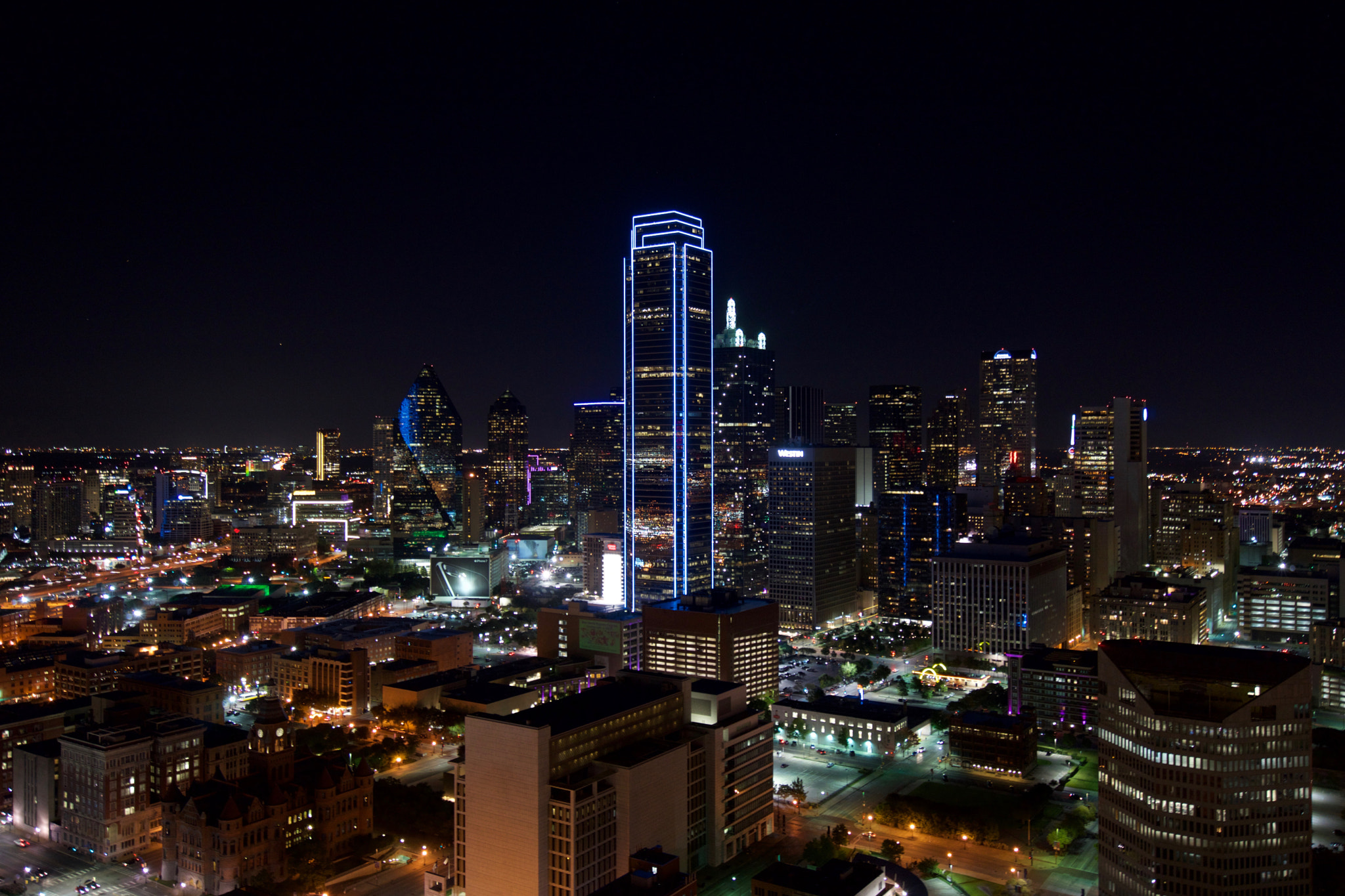 Sony a7 + Sony Vario-Tessar T* FE 16-35mm F4 ZA OSS sample photo. Dallas by night photography