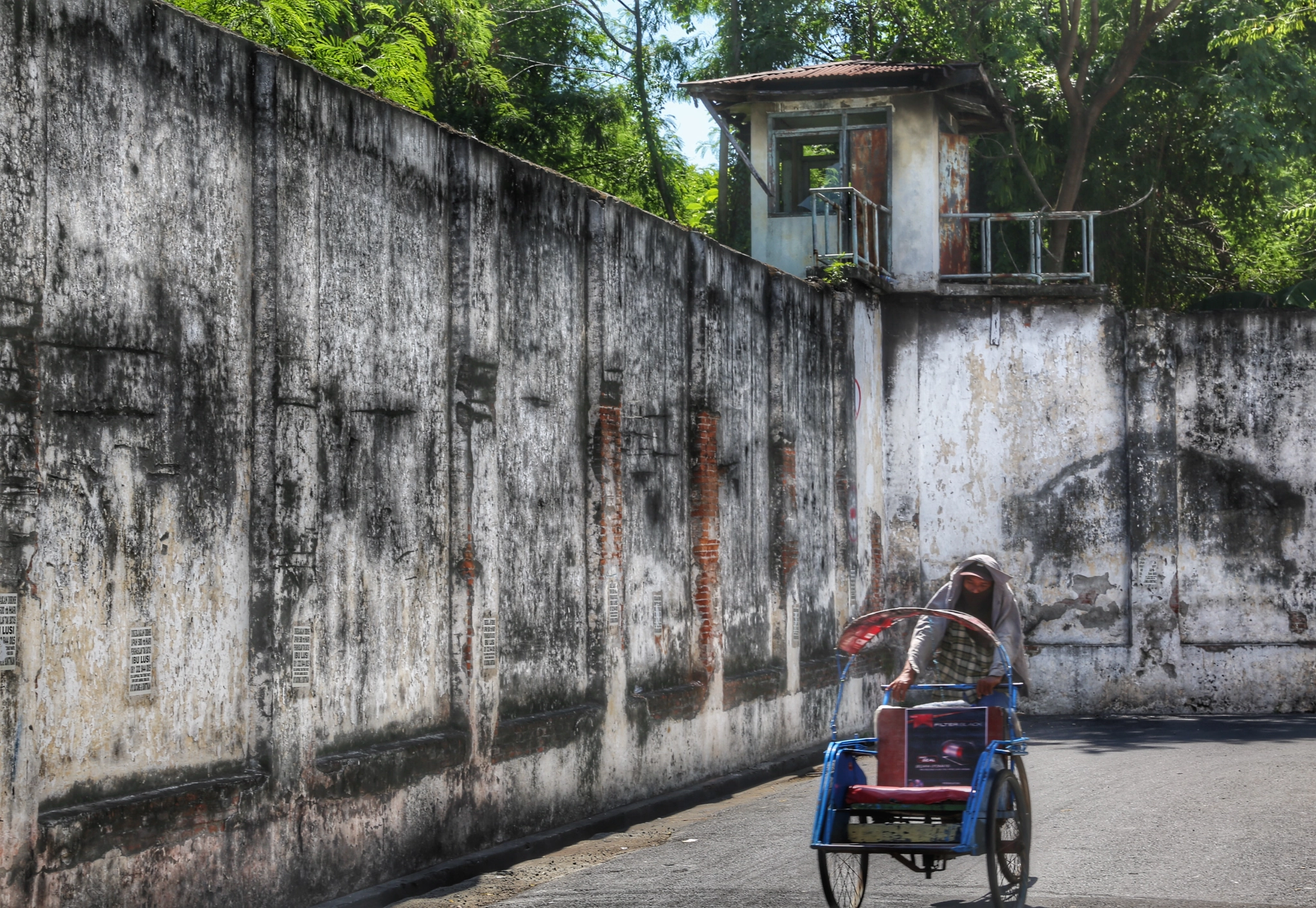 Canon EF 24-70mm F2.8L II USM sample photo. Transport in the old city photography