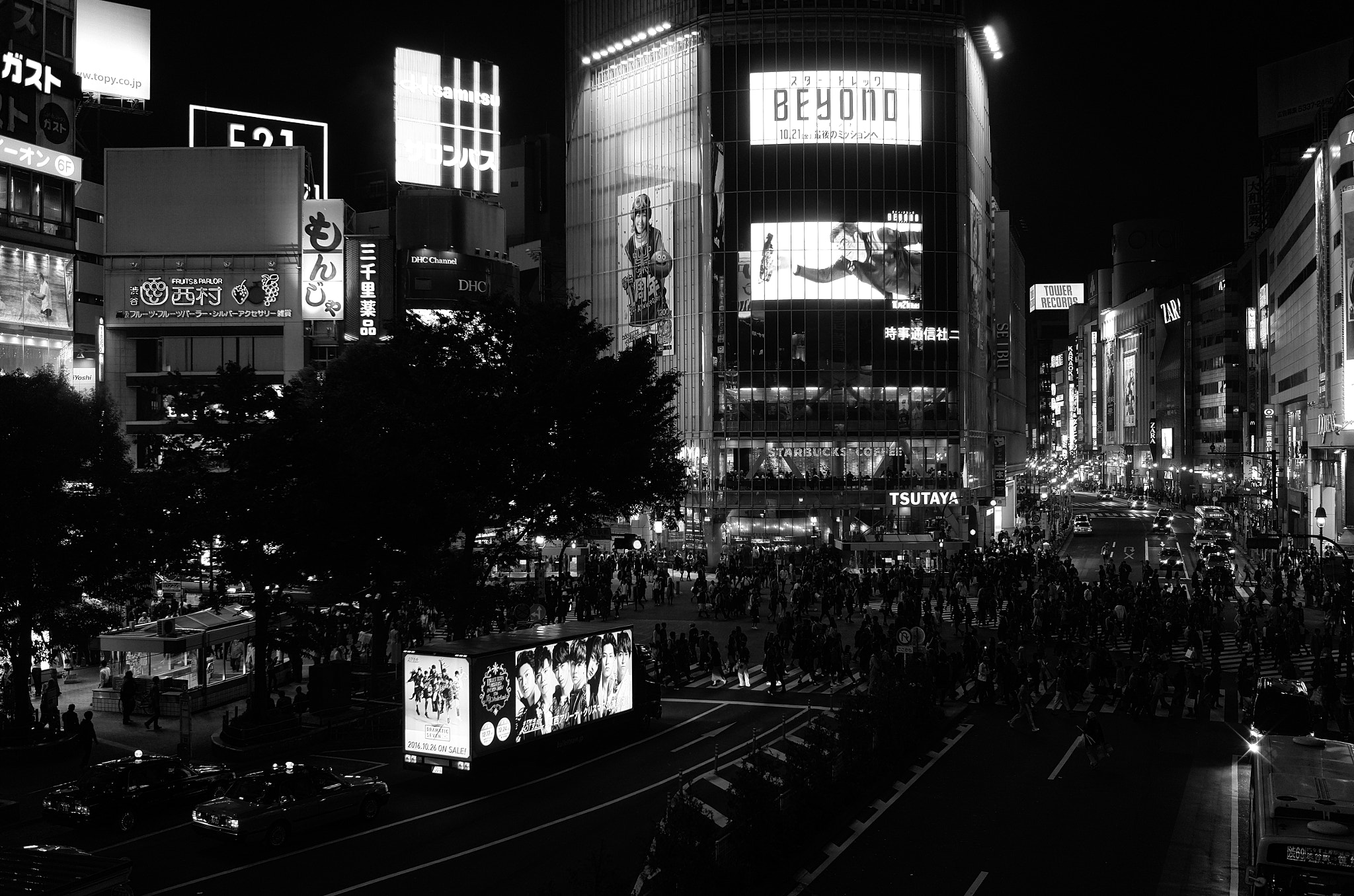 Summicron T 1:2 23 ASPH. sample photo. Shibuya night photography