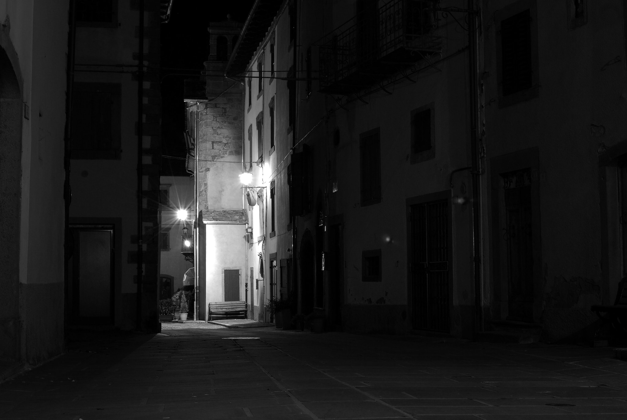 Nikon D200 + Nikon AF-S DX Nikkor 35mm F1.8G sample photo. By night photography