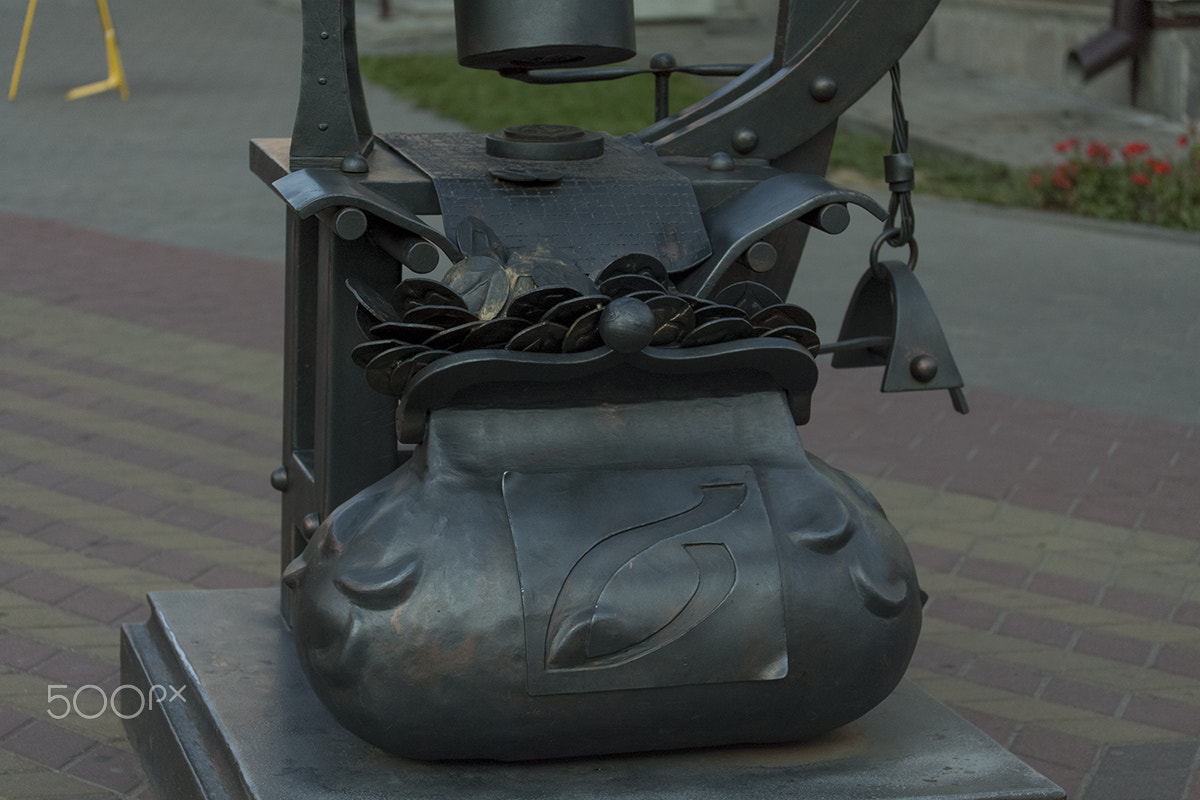 Canon EF-S 60mm F2.8 Macro USM sample photo. Lamp photography