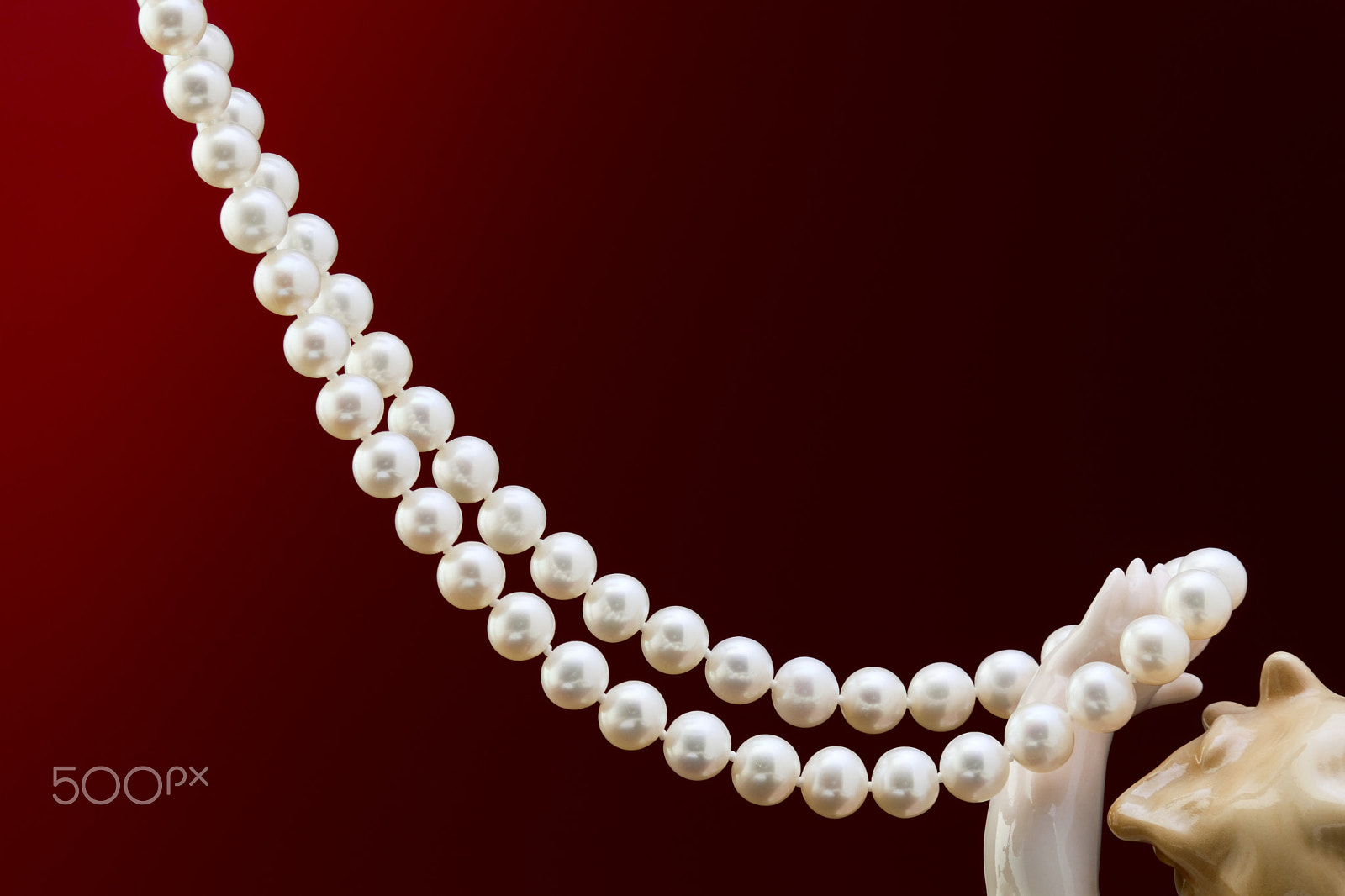 Canon EOS 5D Mark II + Sigma 50-500mm F4.5-6.3 DG OS HSM sample photo. Pearl necklace photography