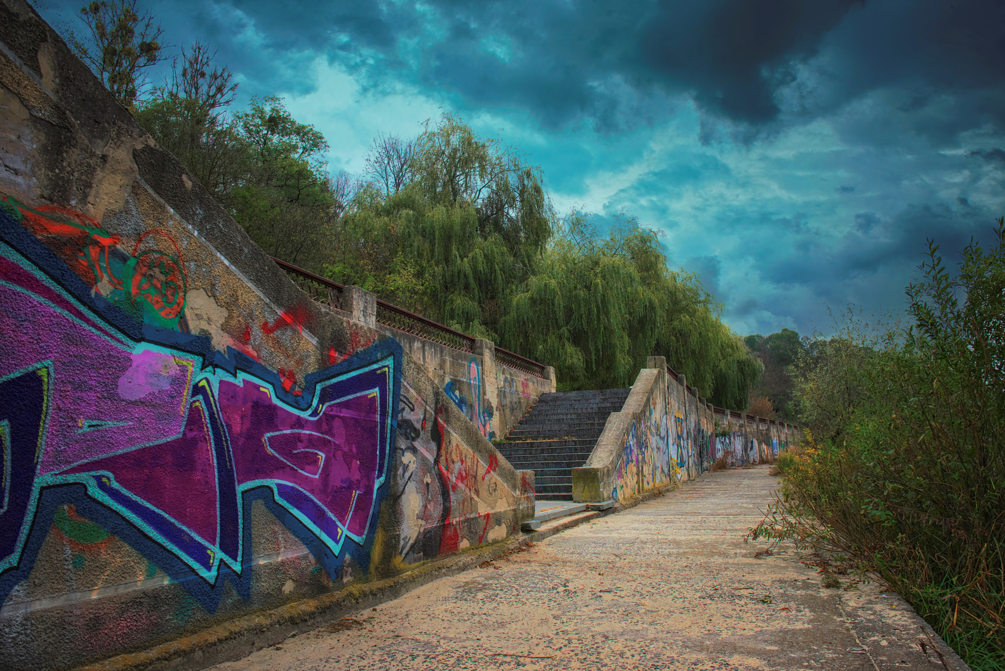24-70mm F/2.8 G sample photo. Embankment of the river photography