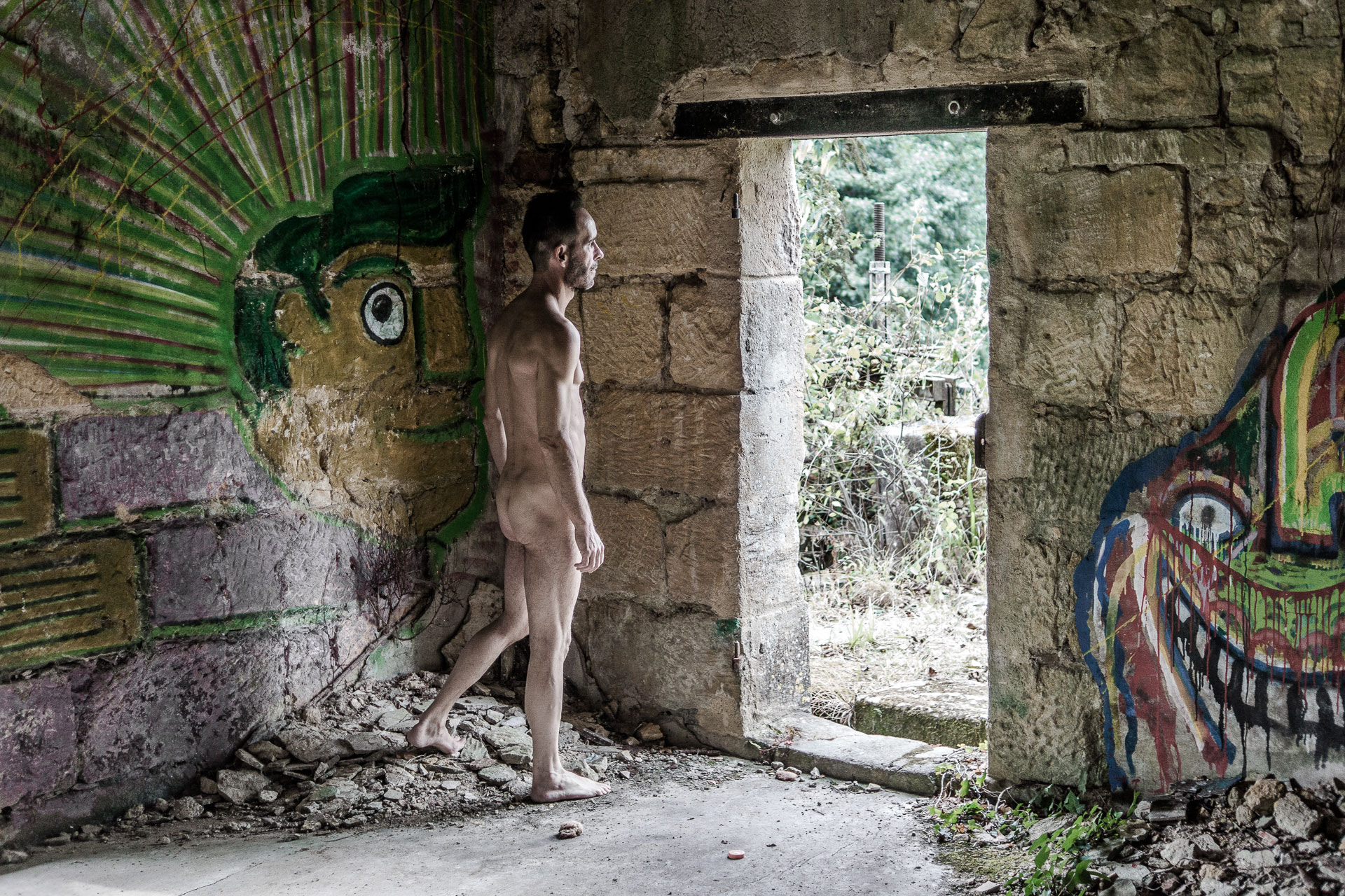 Sony SLT-A77 + Sony DT 35mm F1.8 SAM sample photo. Le squat encore une  photography