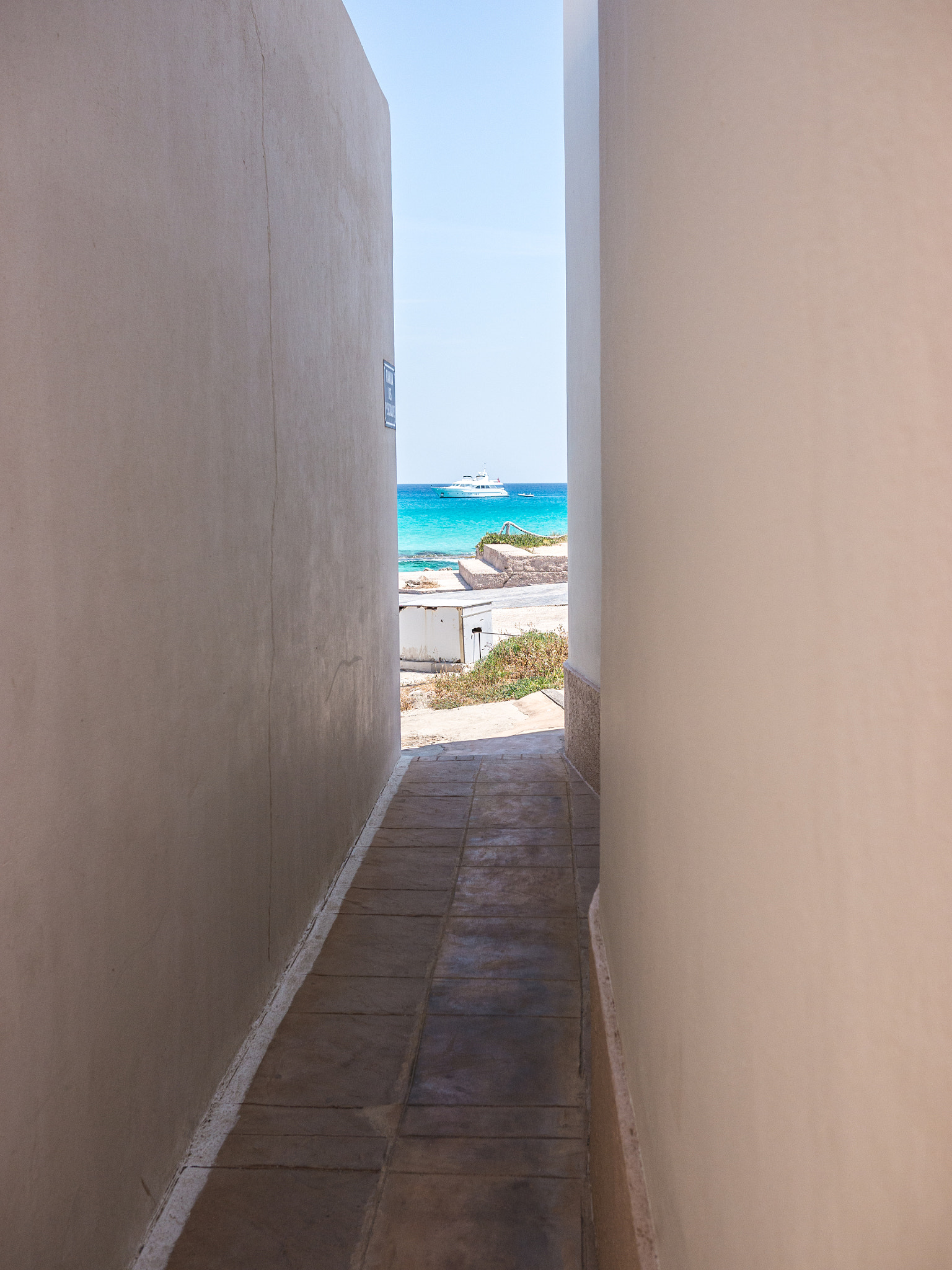 Panasonic Lumix DMC-G5 + Panasonic Lumix G 20mm F1.7 ASPH sample photo. Little streets of formentera photography