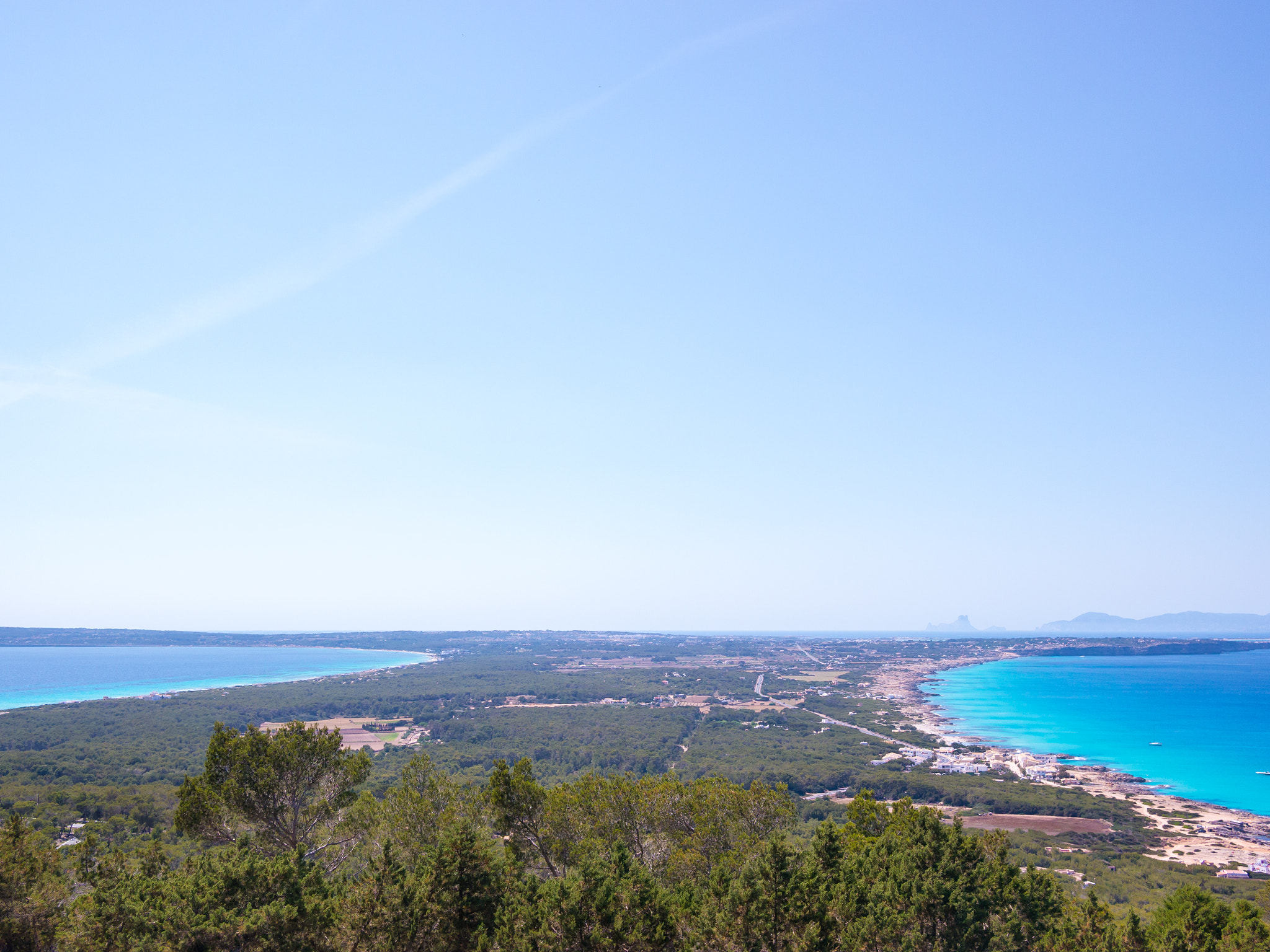 Panasonic Lumix DMC-G5 + Panasonic Lumix G 20mm F1.7 ASPH sample photo. Formentera island shape photography