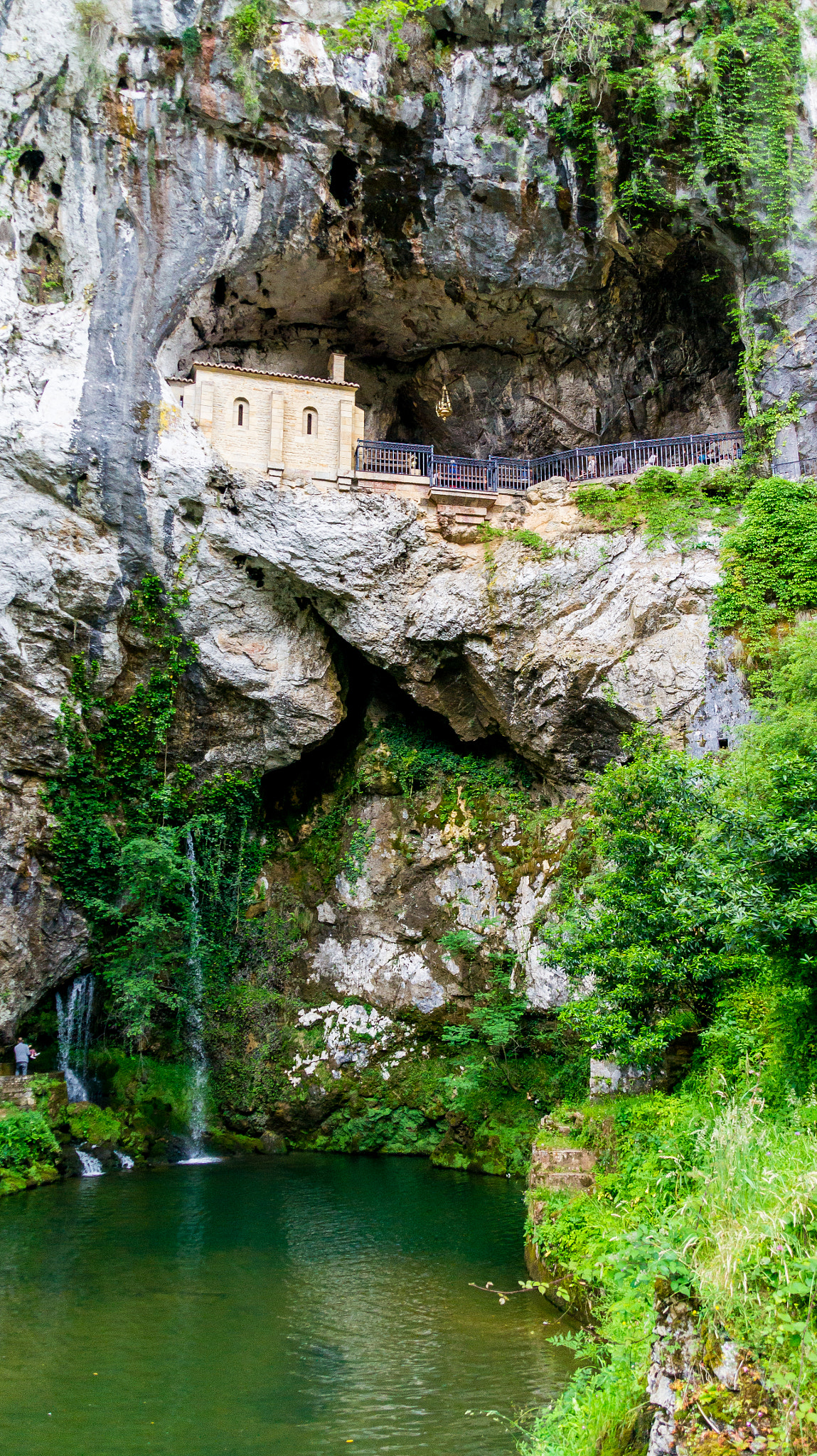 Sony SLT-A33 + Tamron 18-270mm F3.5-6.3 Di II PZD sample photo. Virgen de covadonga, asturias  photography