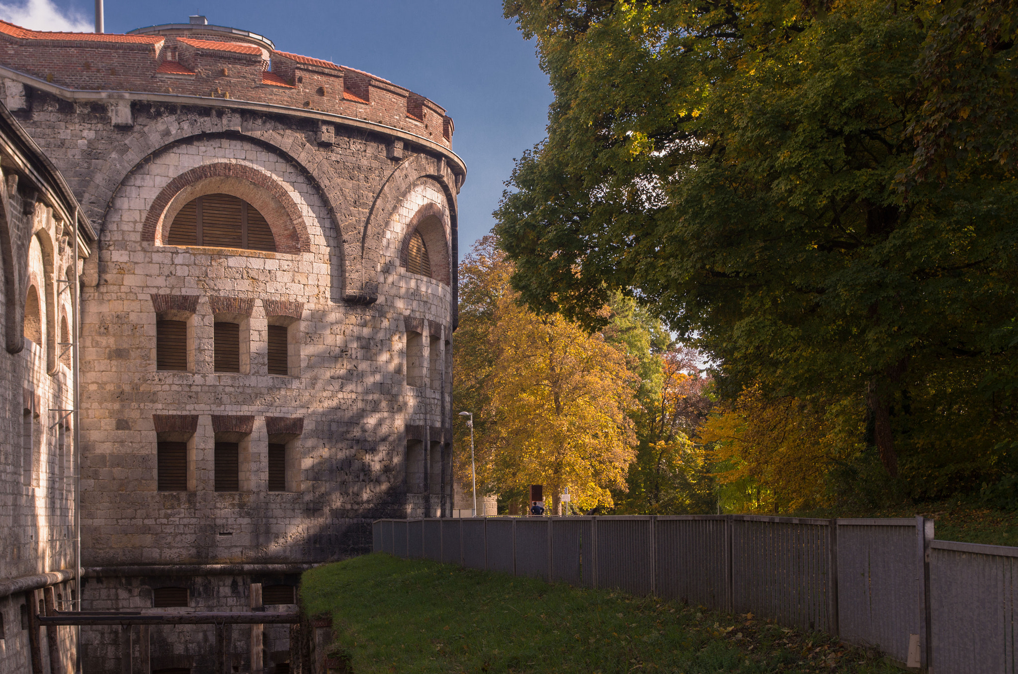 Pentax smc DA 18-55mm F3.5-5.6 AL WR sample photo. Autumn at wilhelmsburg photography