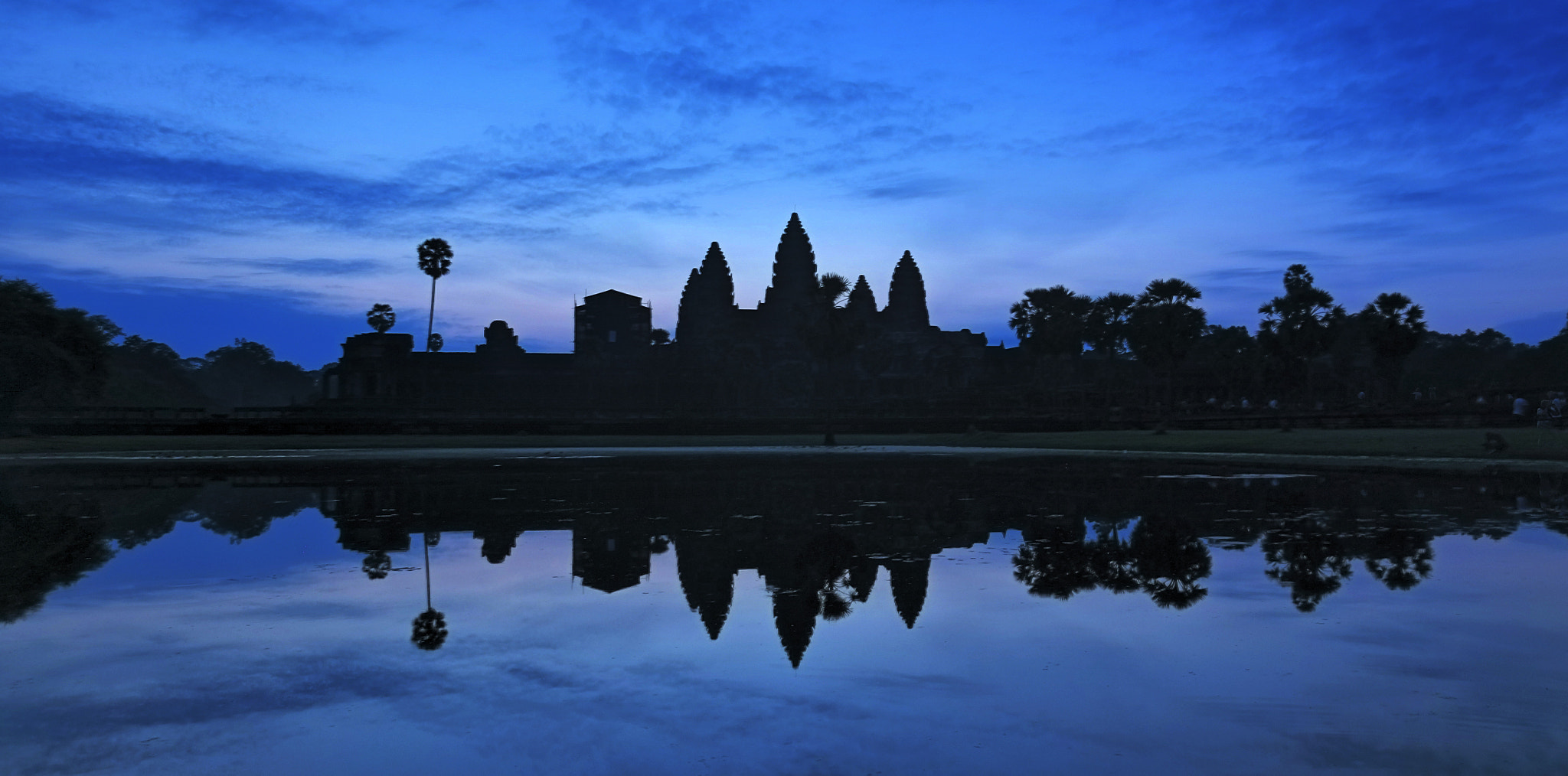 Fujifilm X-Pro1 + Fujifilm XF 14mm F2.8 R sample photo. Sunrise angkor wat photography