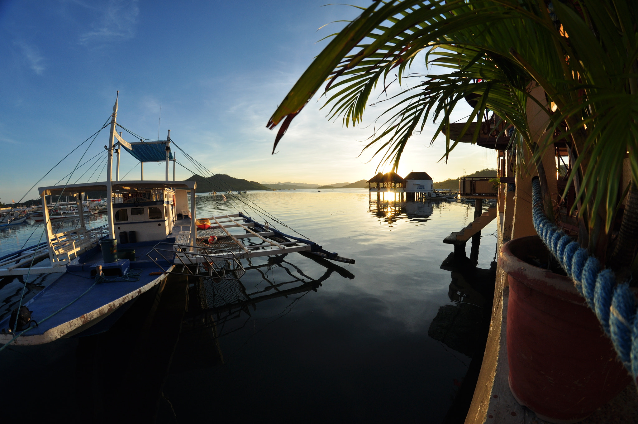 Nikon D5000 + Samyang 8mm F3.5 Aspherical IF MC Fisheye sample photo. Sunset in coron photography