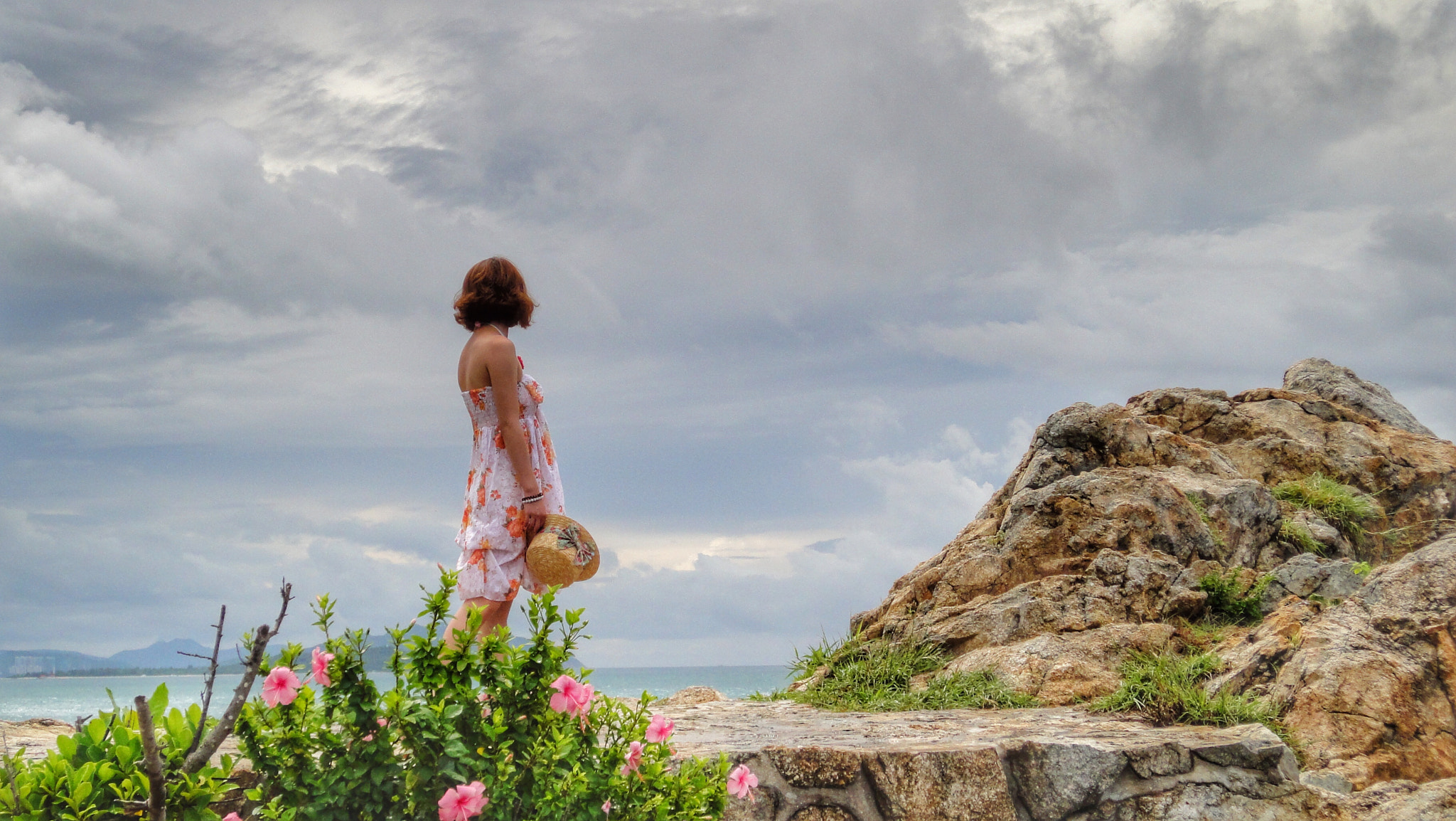 Sony Cyber-shot DSC-WX1 sample photo. Girl on beach photography