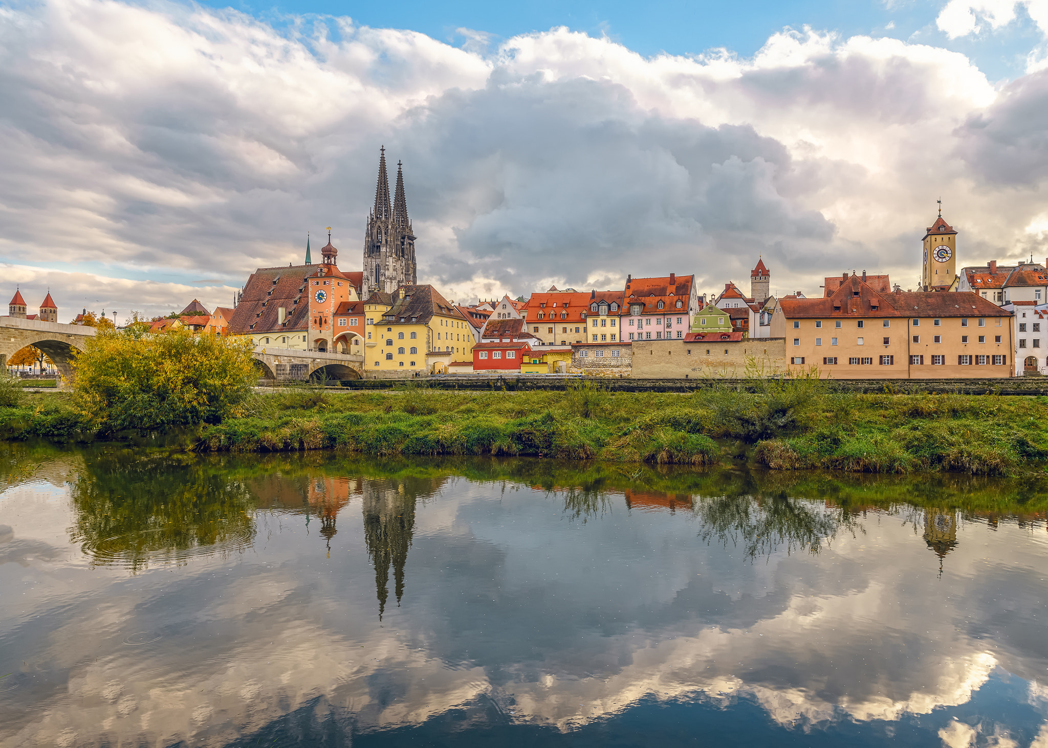 Canon EF 24-70mm F2.8L II USM sample photo. An autumn day in regensburg ... photography