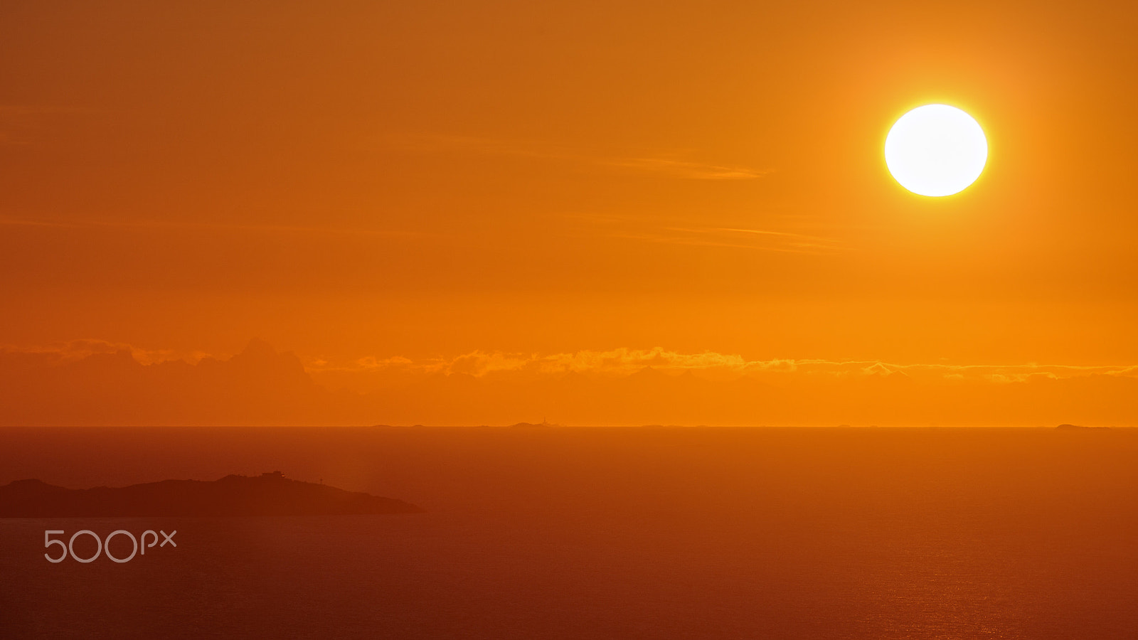 Canon EOS 5D Mark II + Canon EF 70-200mm F2.8L IS II USM sample photo. Lofoten under midnigt sun (2) photography