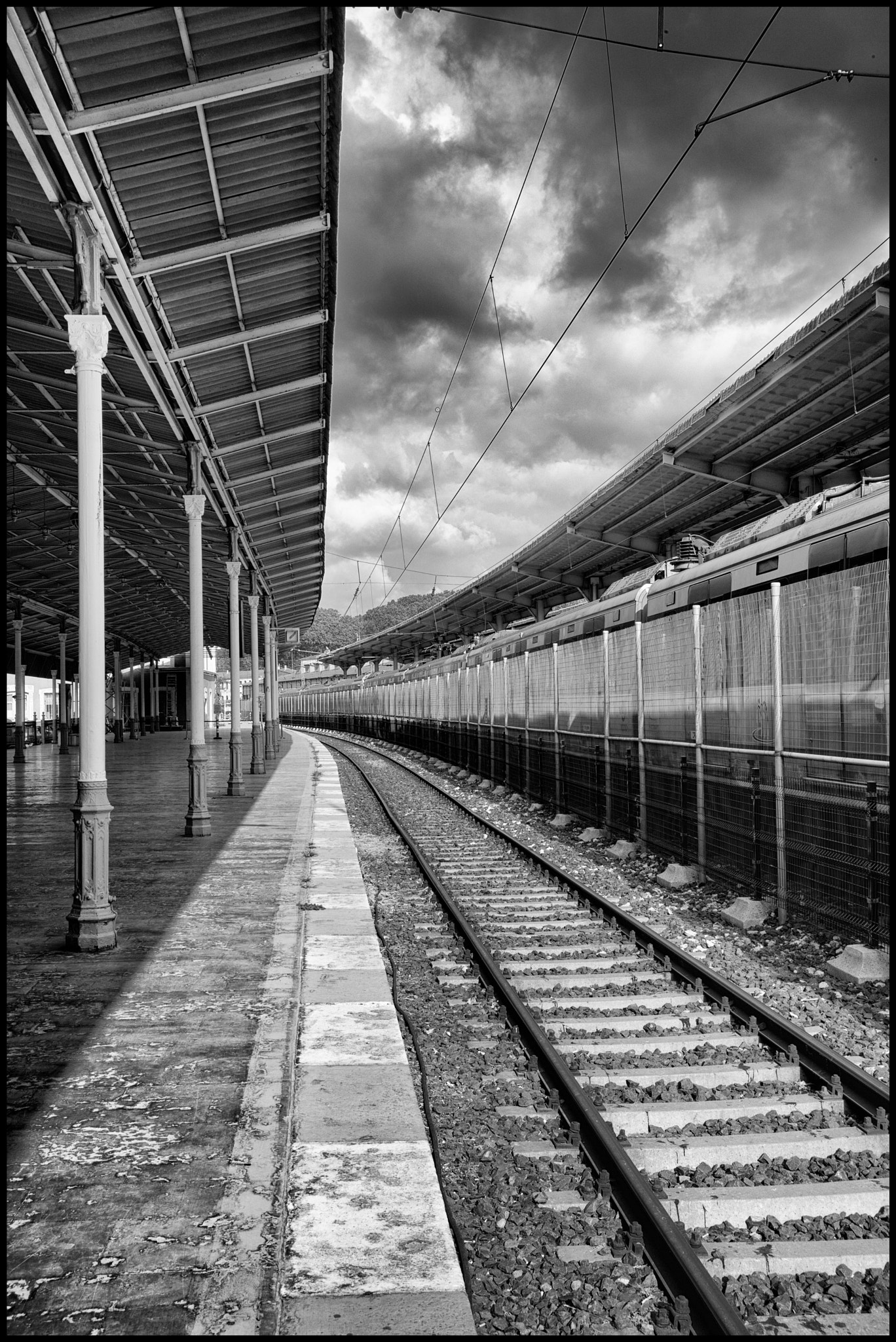 Summicron-M 1:2/35 ASPH. sample photo. Rails and lines...... photography