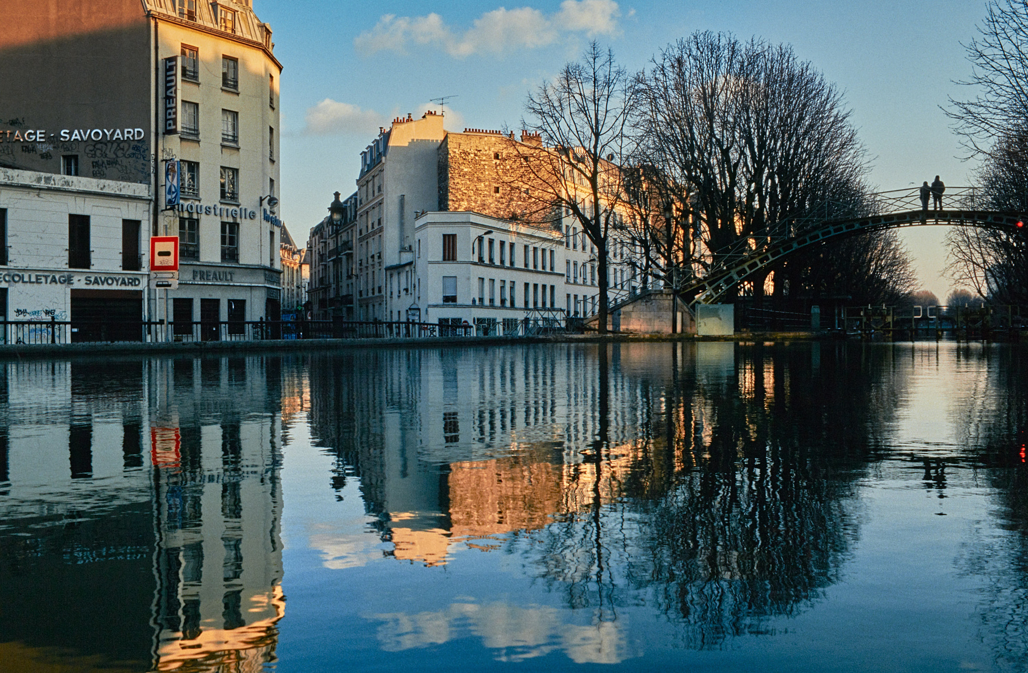 Canon EF 100mm F2.8L Macro IS USM sample photo. Symmetry, canal saint-martin photography