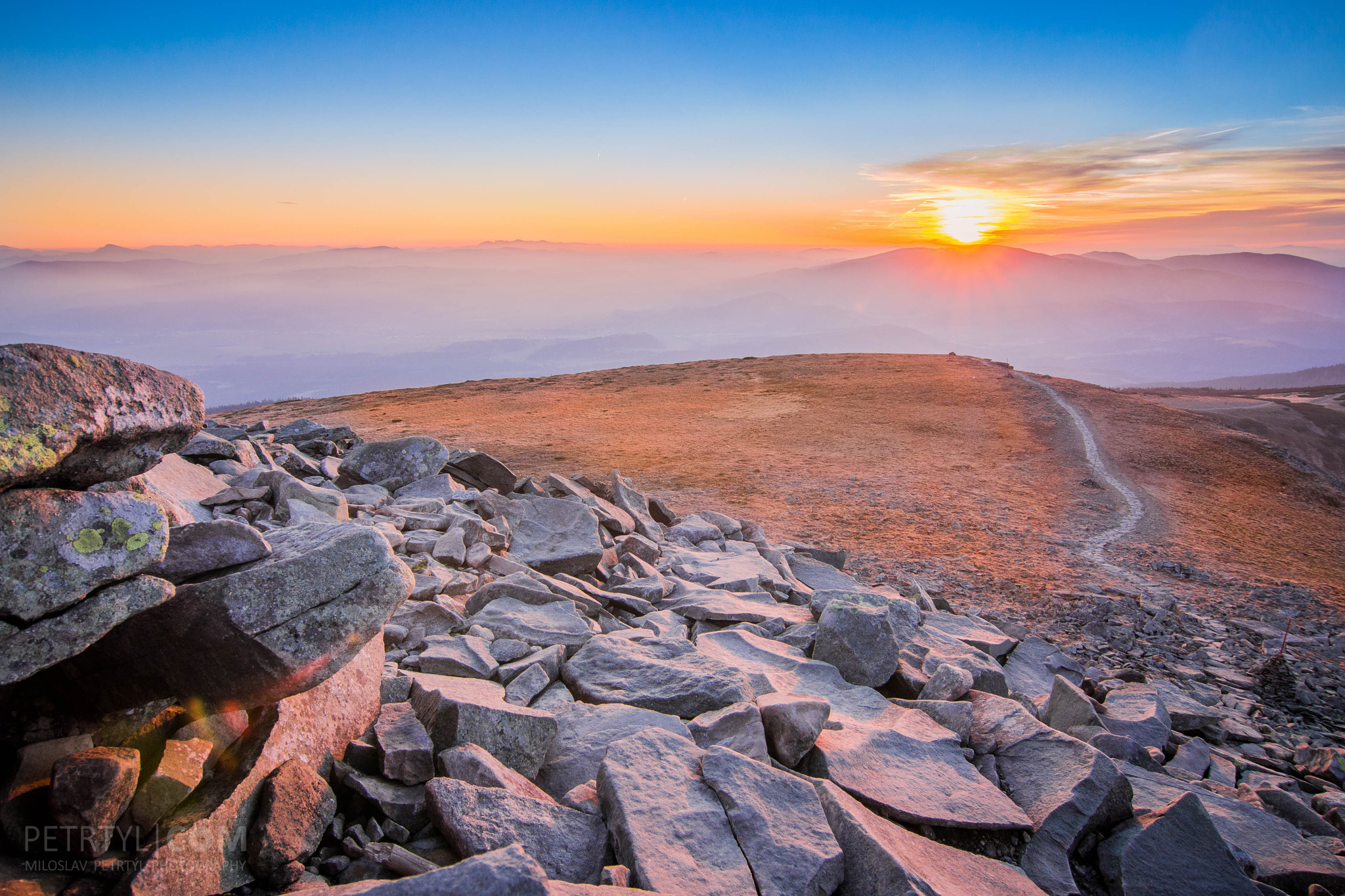 Canon EOS 100D (EOS Rebel SL1 / EOS Kiss X7) + Tokina AT-X Pro 12-24mm F4 (IF) DX sample photo. Sunset at babia gora mountain - slovakia photography