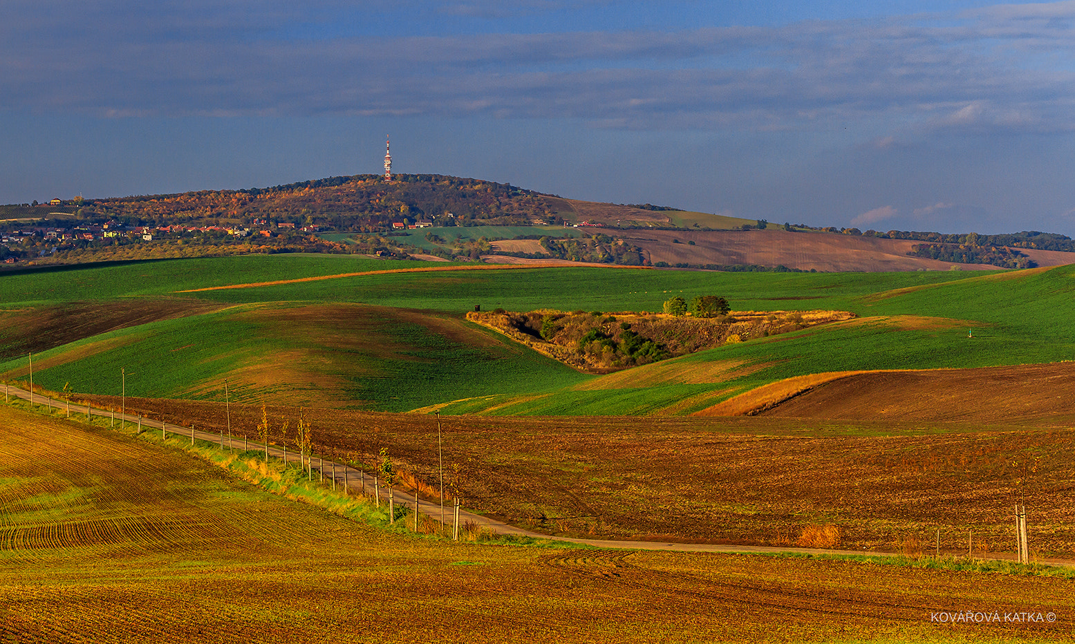 Canon EF 75-300mm F4.0-5.6 IS USM sample photo. Krajina v jesennom šate photography
