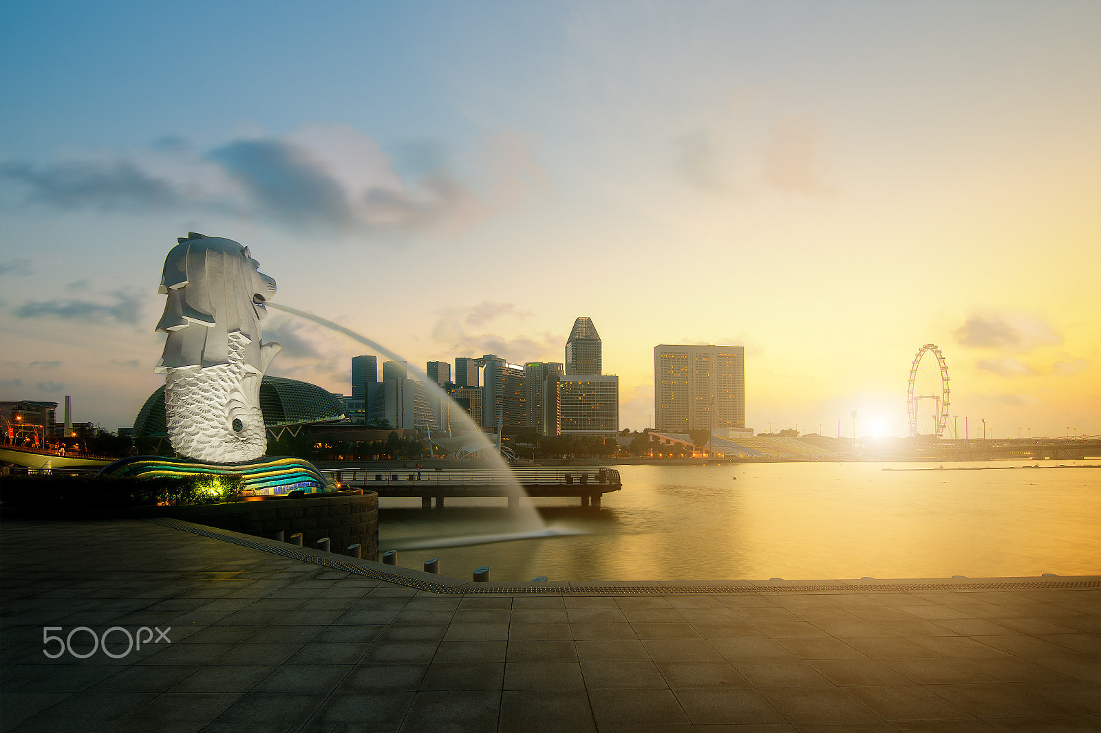 Nikon D800 sample photo. Merlion fountain and marina bay in the morning, singapore. photography