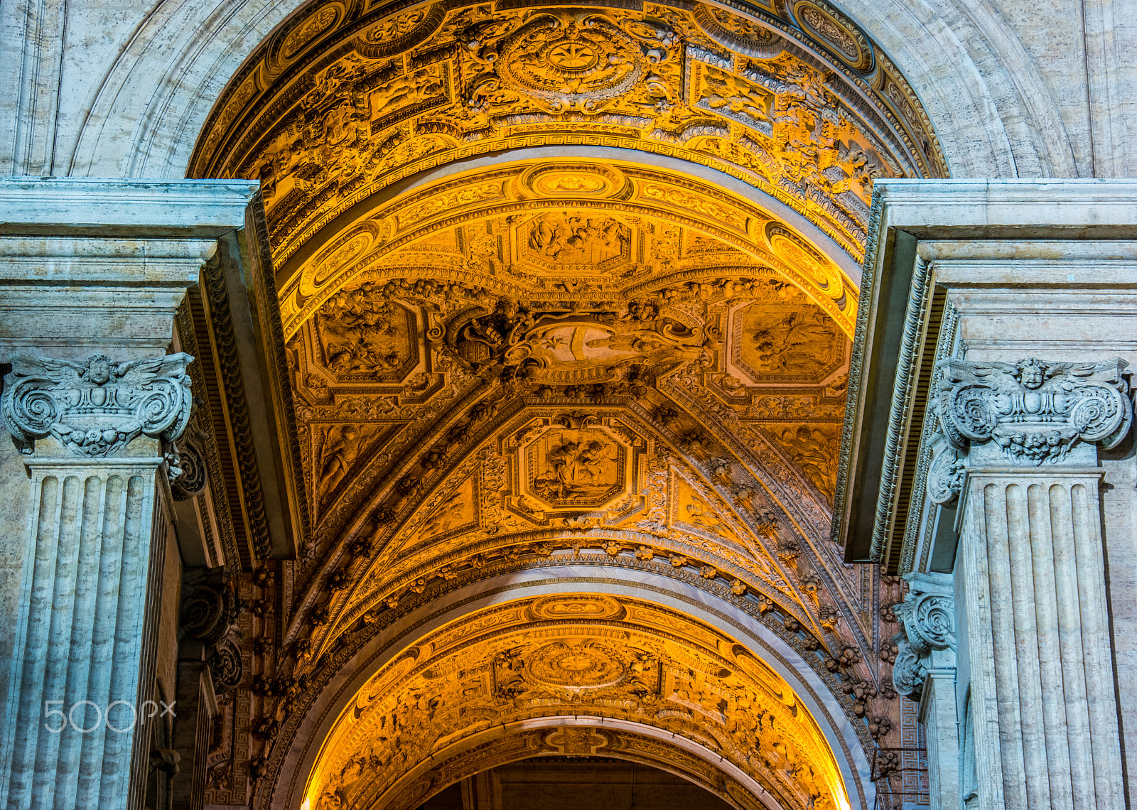 Samsung NX500 sample photo. Golden ceiling photography