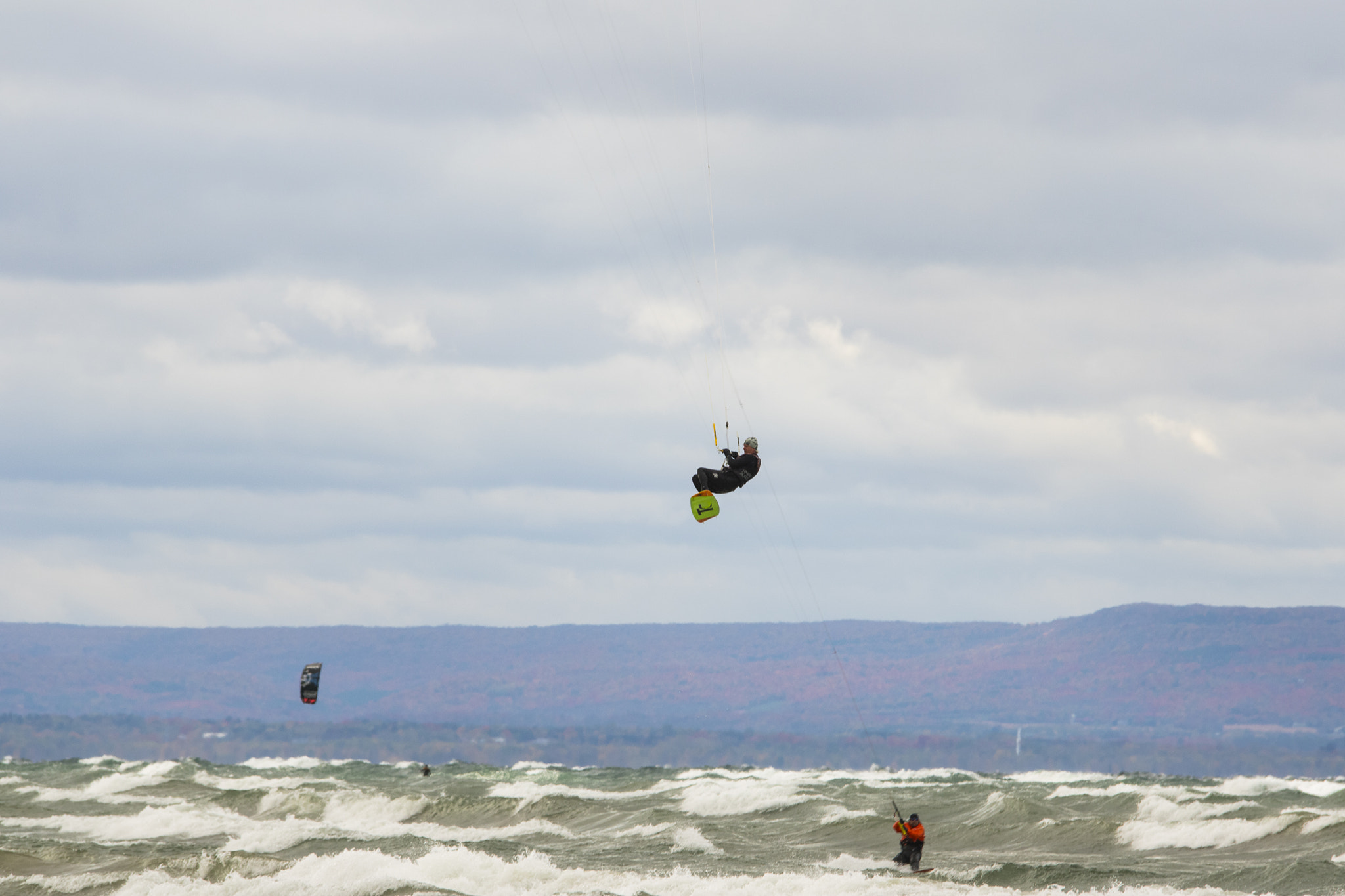 Canon EOS 750D (EOS Rebel T6i / EOS Kiss X8i) + Tamron SP AF 70-200mm F2.8 Di LD (IF) MACRO sample photo. Kite surfer photography