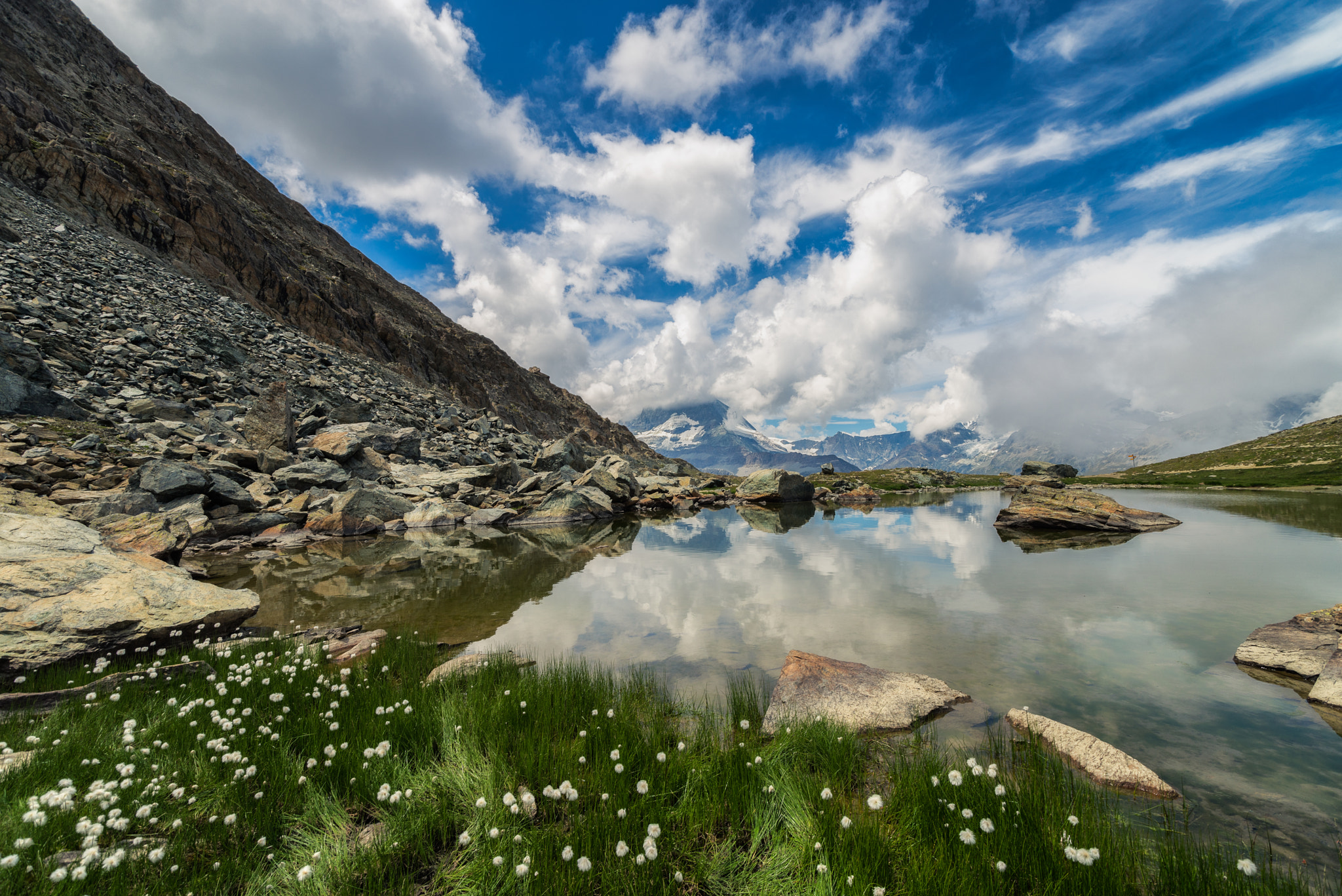 Sony a7R + Sony Vario-Sonnar T* 16-35mm F2.8 ZA SSM sample photo. Lake of clouds photography