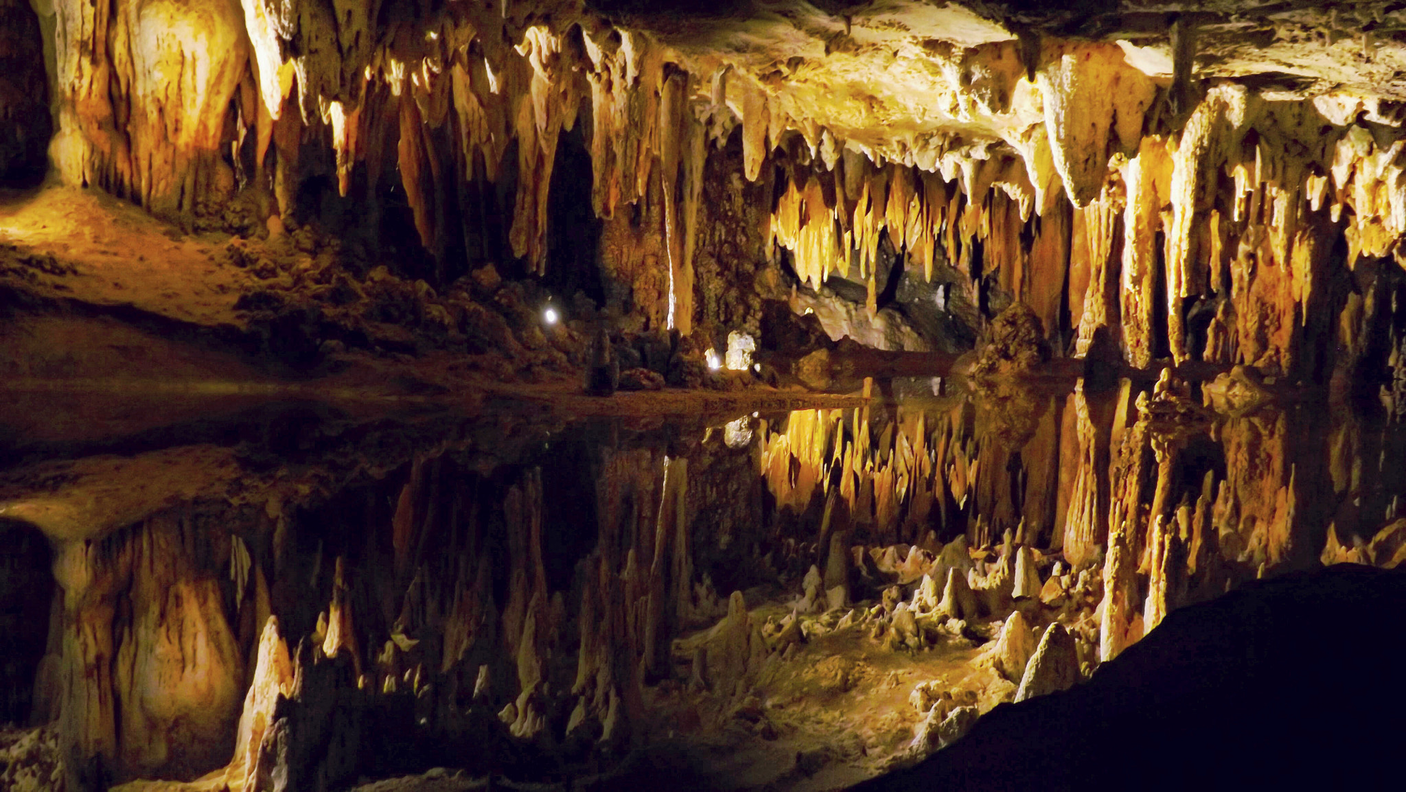 Fujifilm FinePix S4250WM sample photo. Luray cavern photography