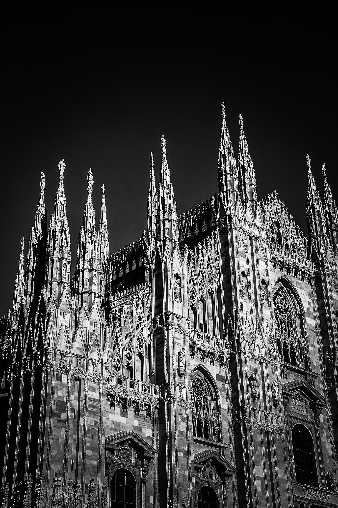 Canon 18-200mm sample photo. Duomo di milano photography