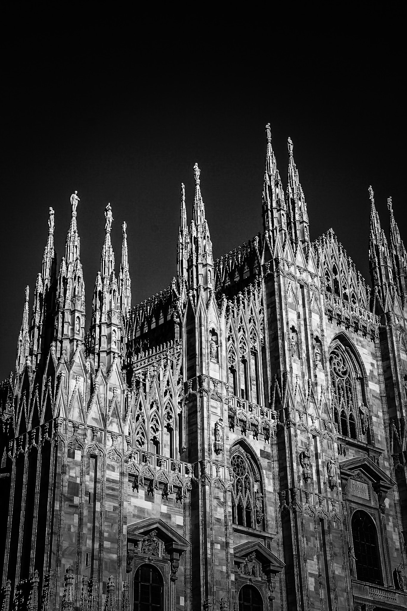 Canon EOS 50D + Canon 18-200mm sample photo. Duomo di milano photography