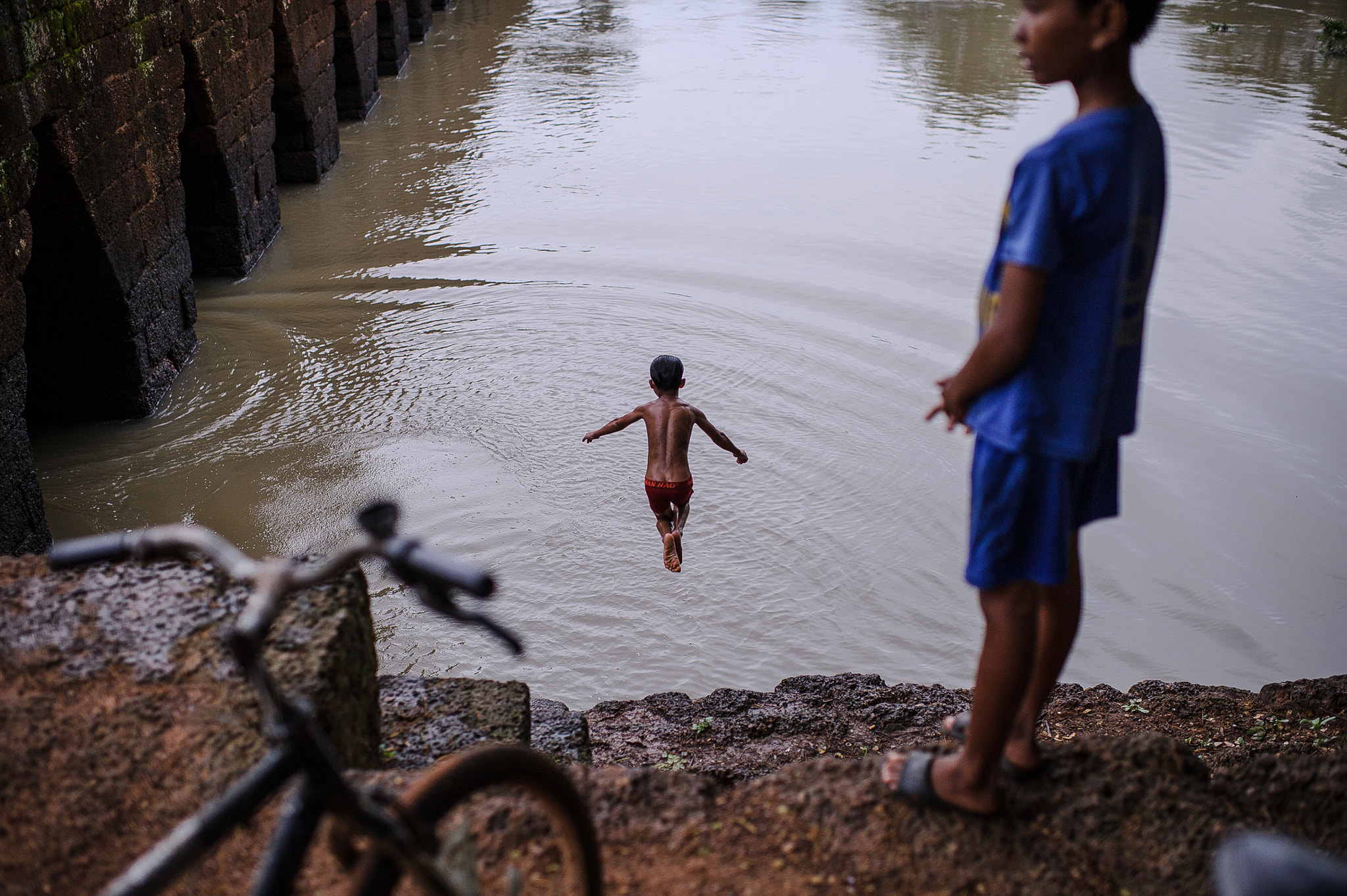 Nikon D3S + Nikon AF-S Nikkor 35mm F1.4G sample photo. Jump! photography