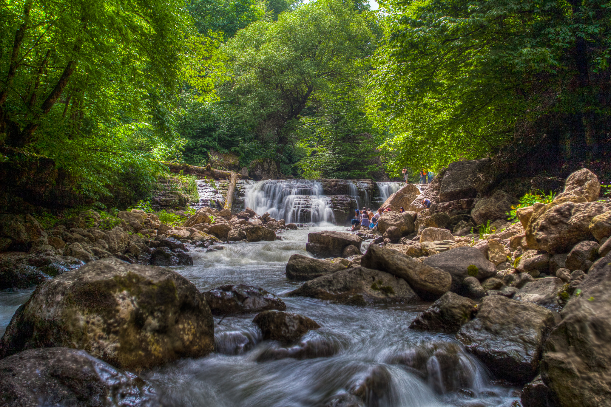 Canon EF 17-35mm f/2.8L sample photo. Hikers resting by the stream photography